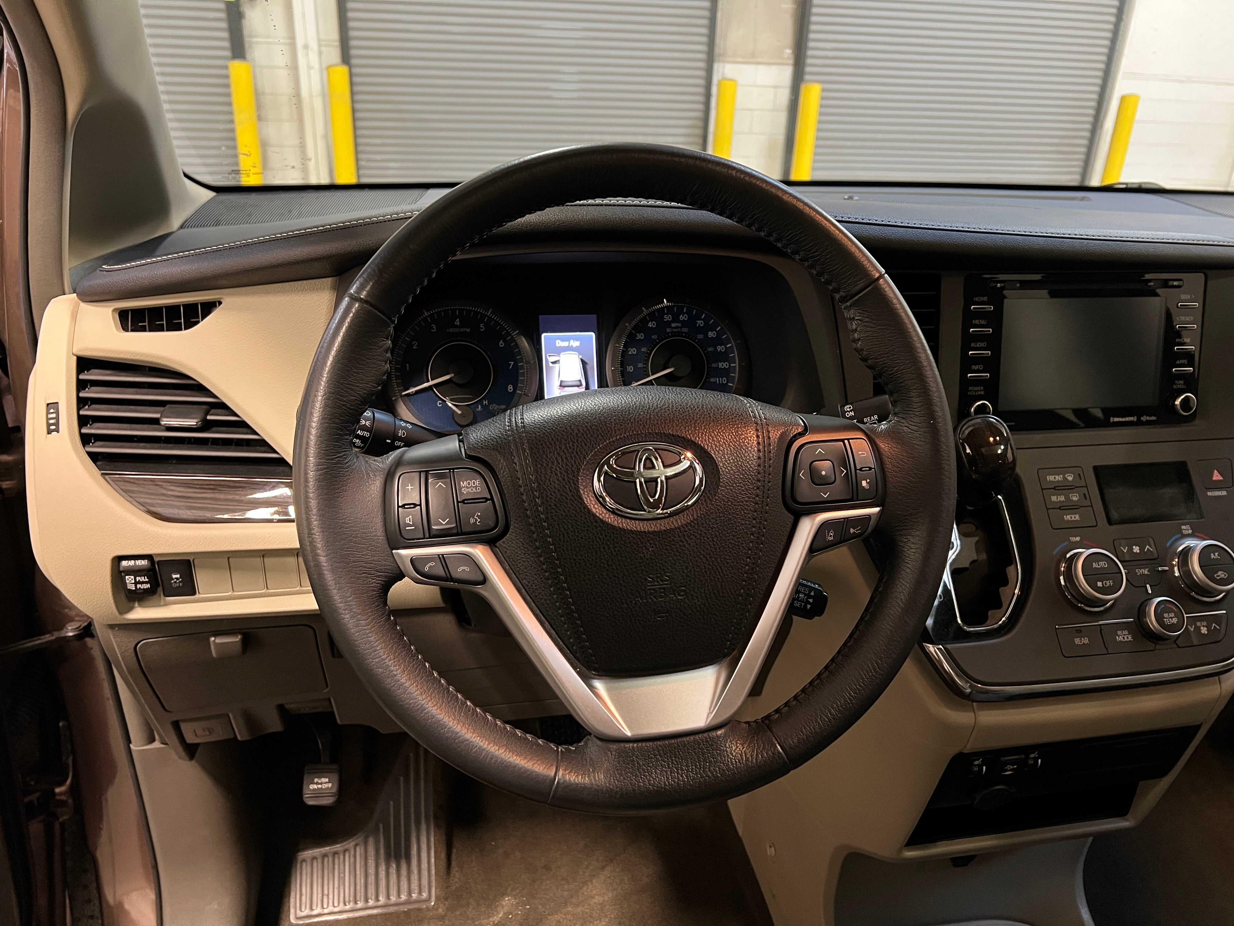 2018 Toyota Sienna XLE 4