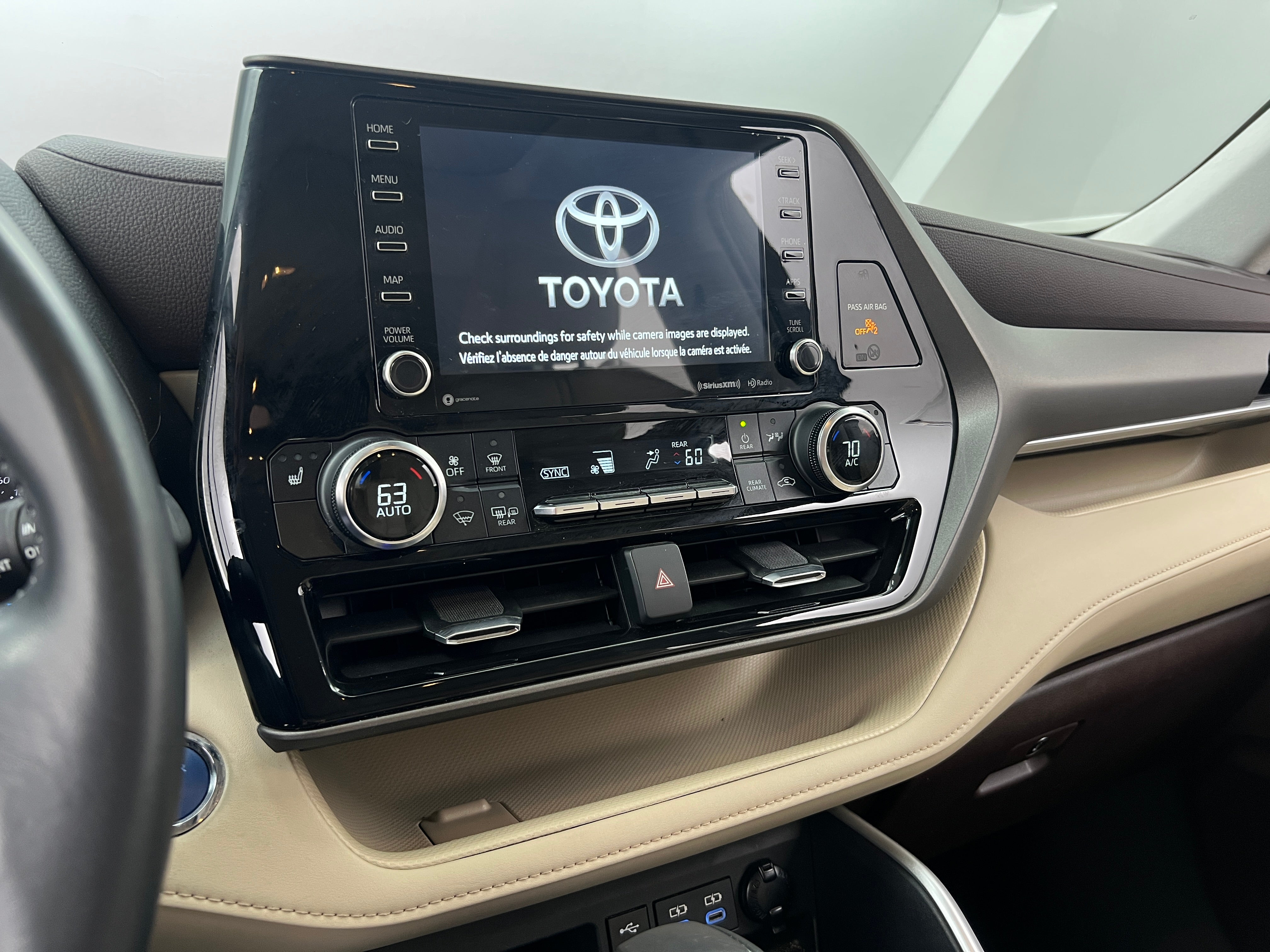 2022 Toyota Highlander XLE 3