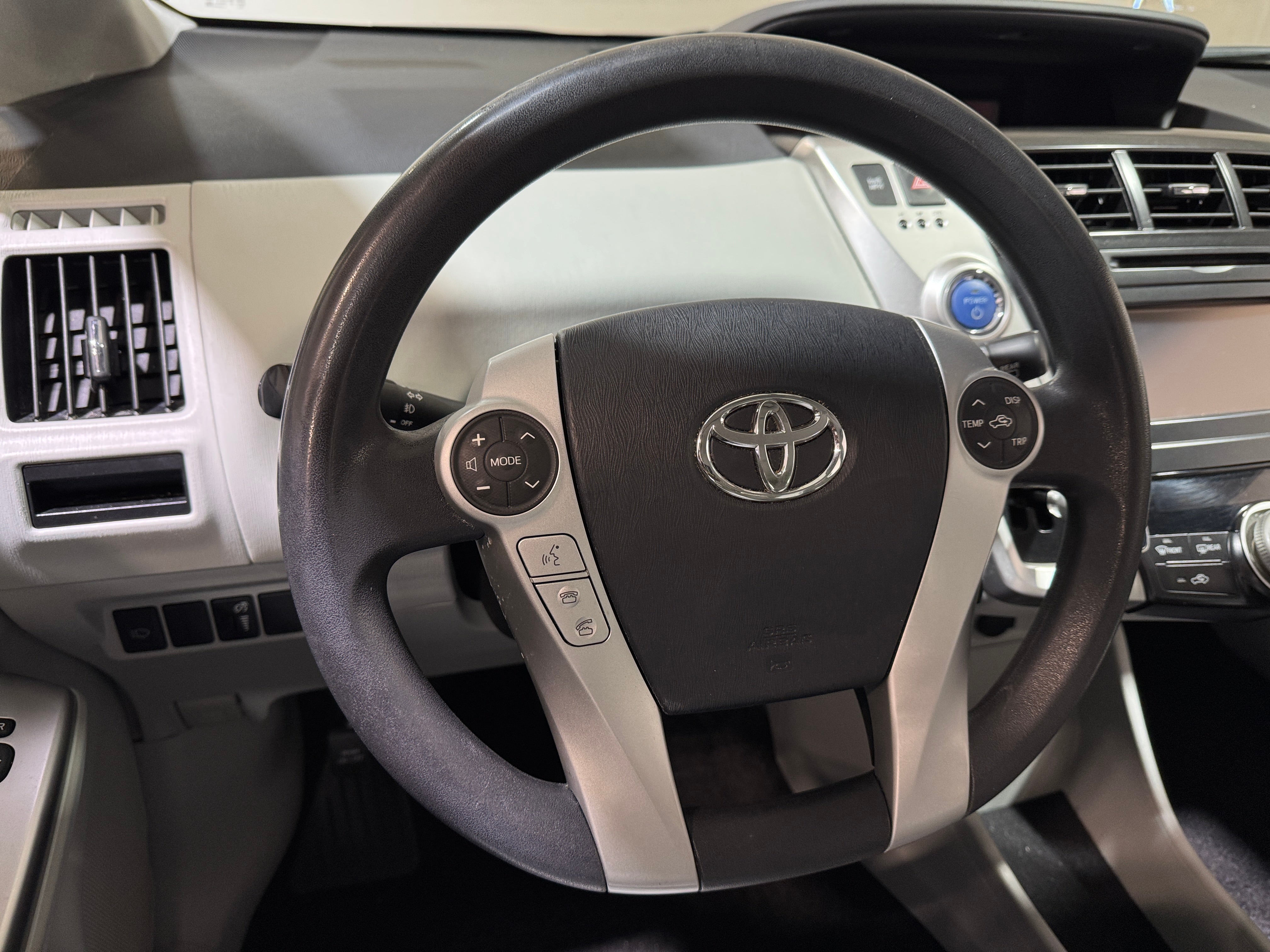 2012 Toyota Prius v Five 4