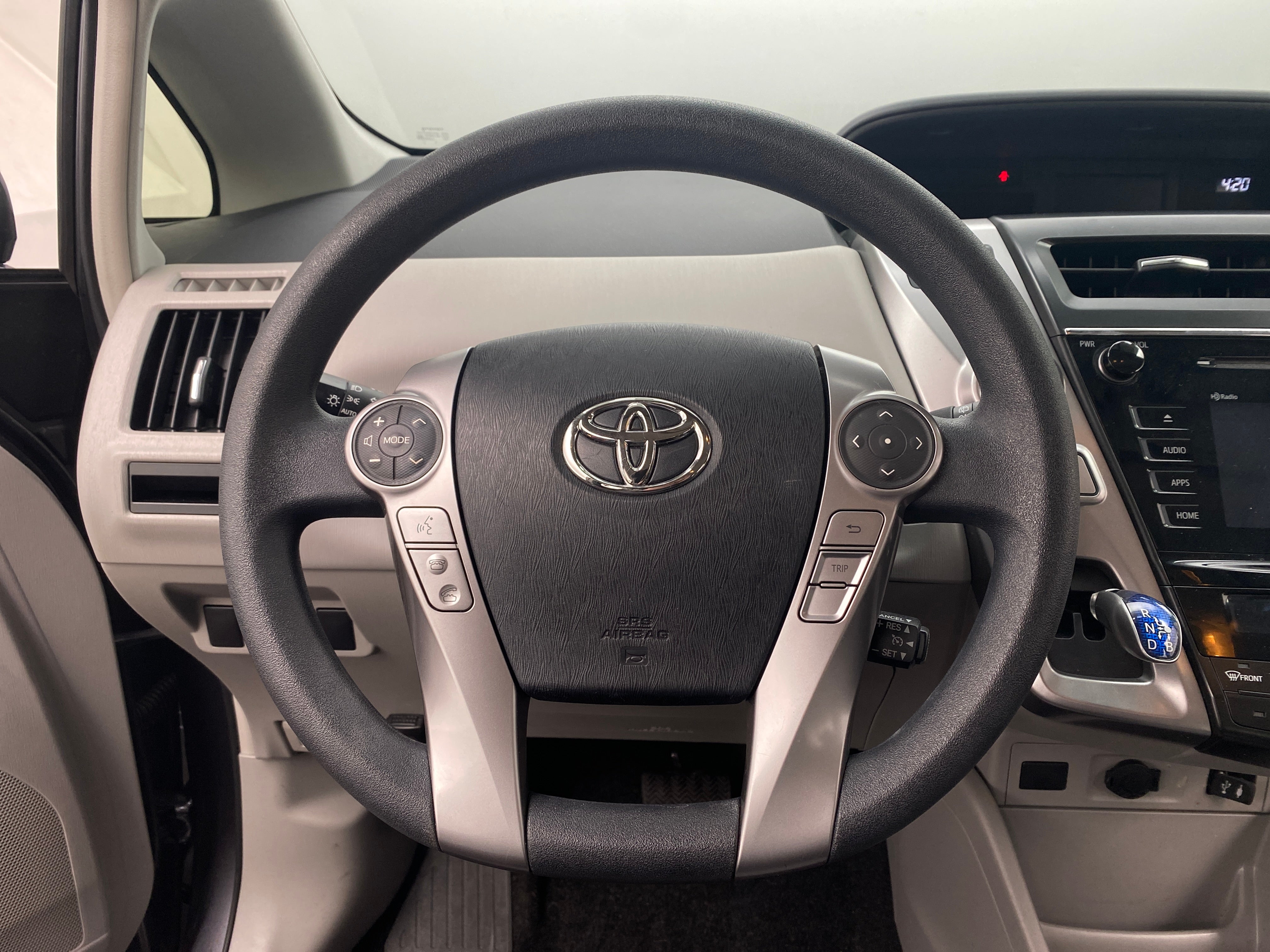 2015 Toyota Prius v Three 5