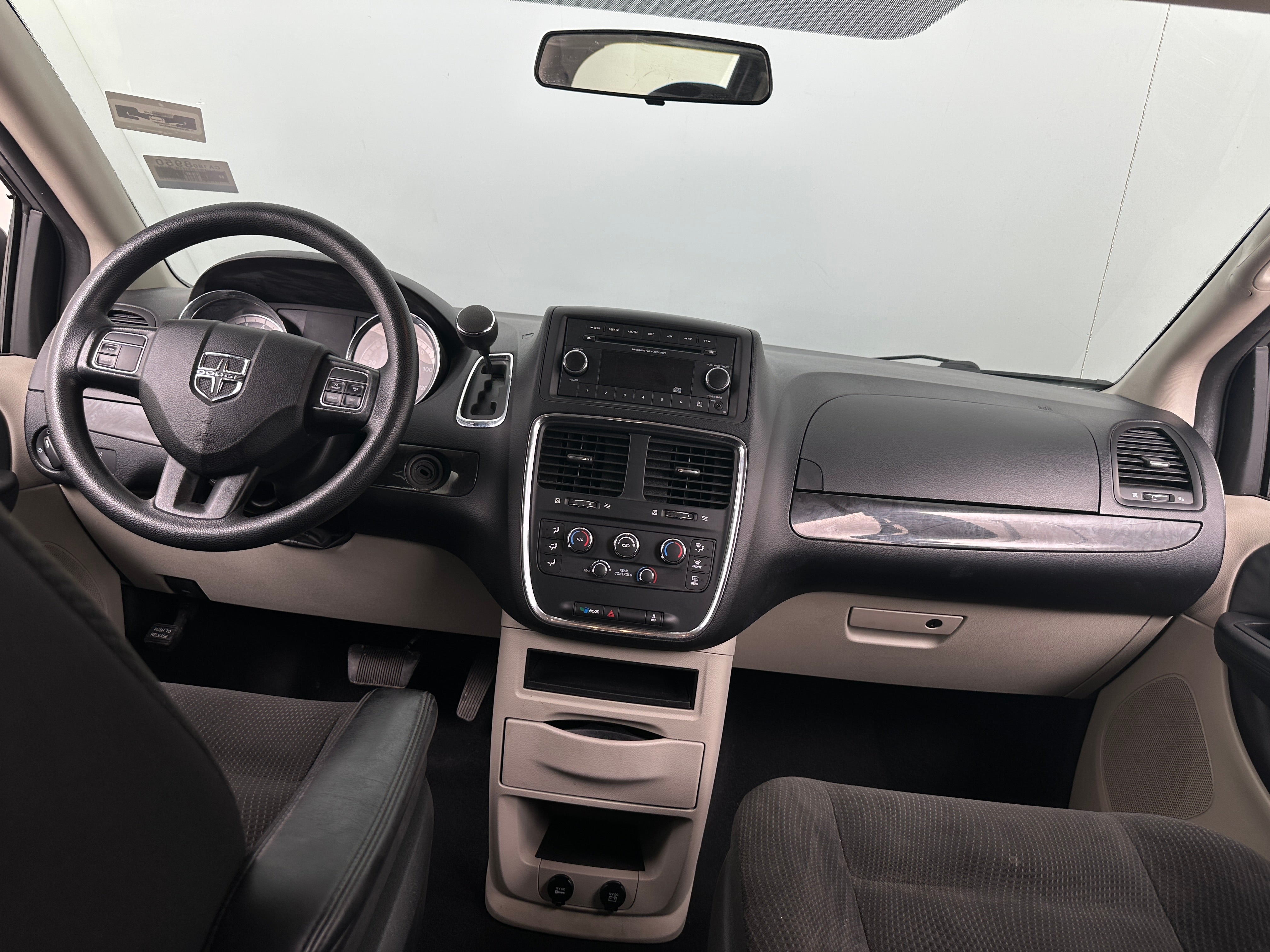 2017 Dodge Grand Caravan SE 3