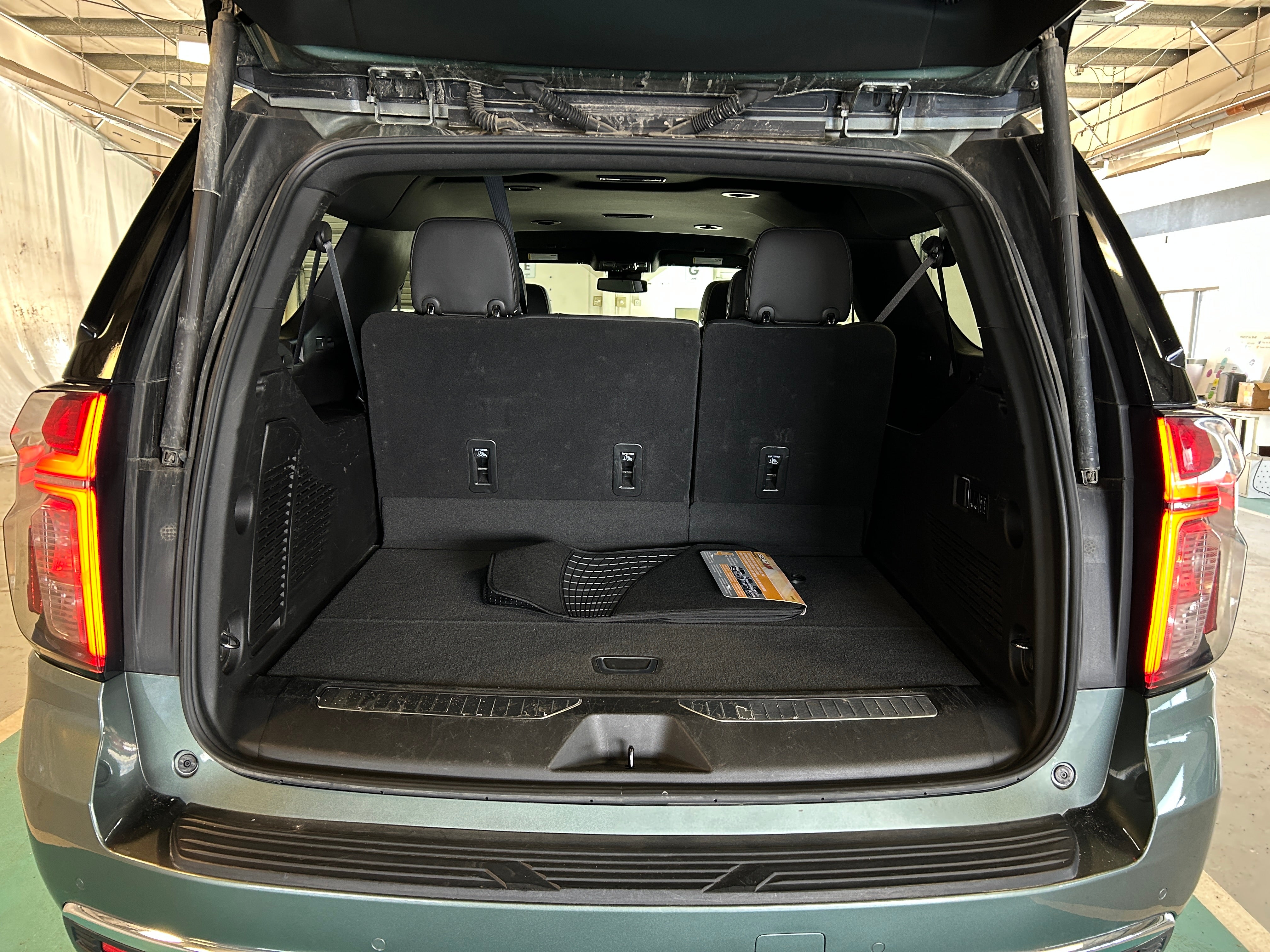 2023 Chevrolet Suburban Premier 6
