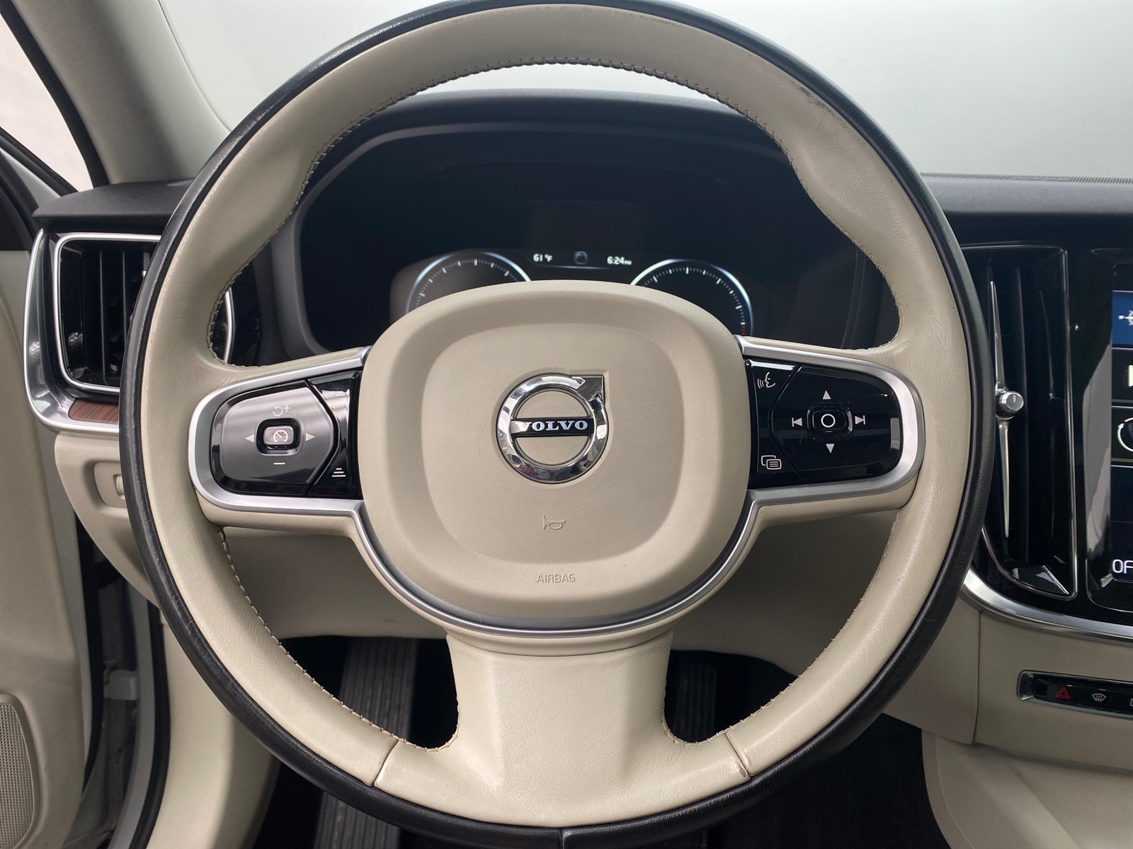 Thumbnail: 2019 Volvo S60 - 4