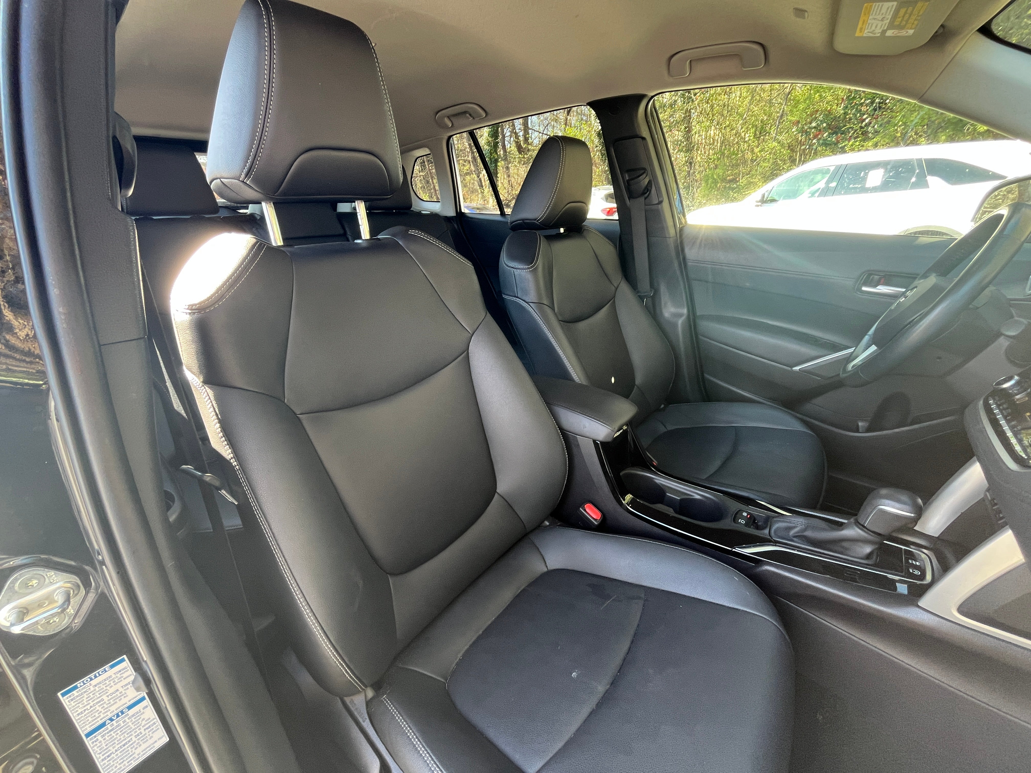 2022 Toyota Corolla Cross XLE 2