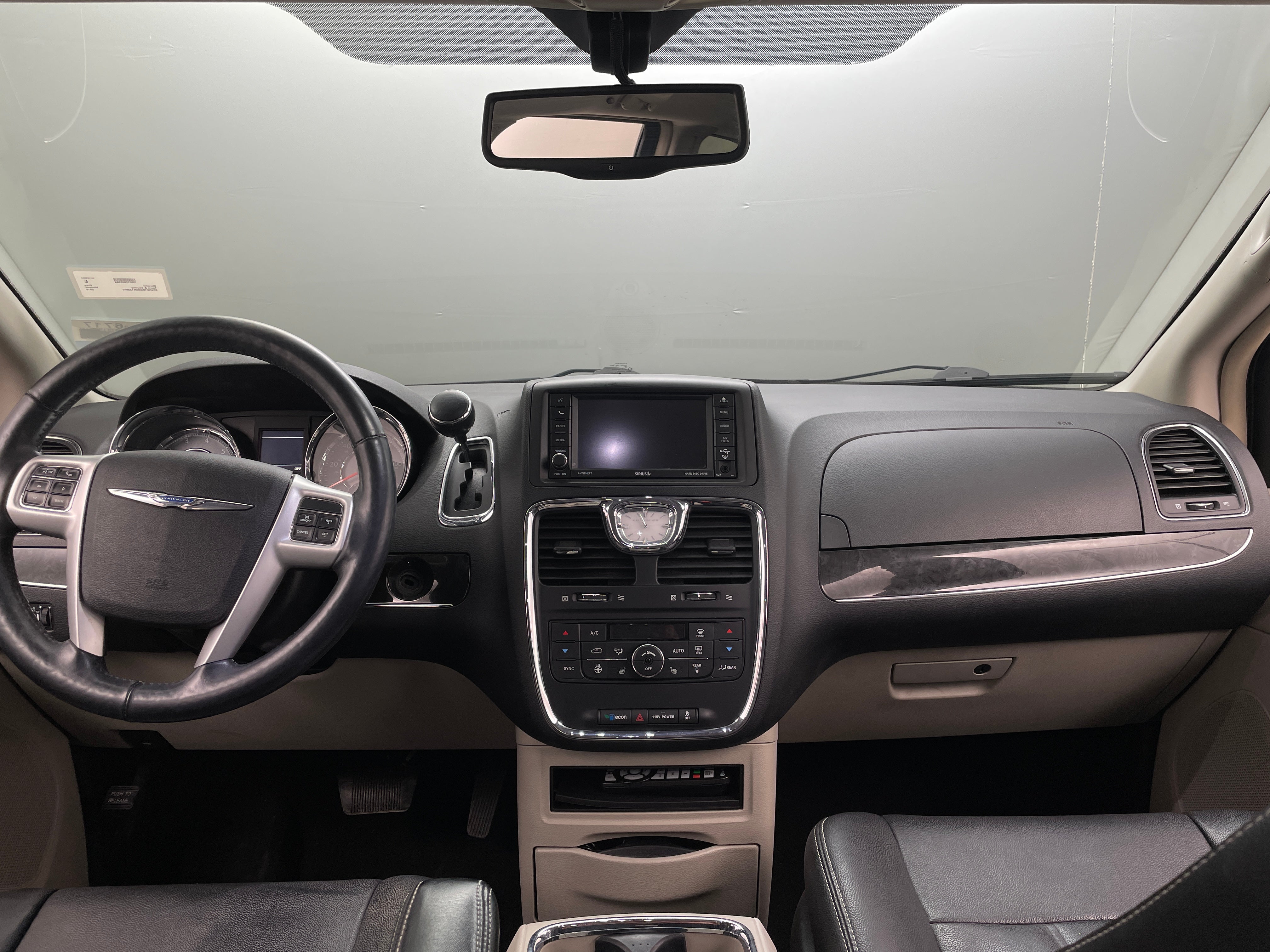 2016 Chrysler Town & Country Touring 3