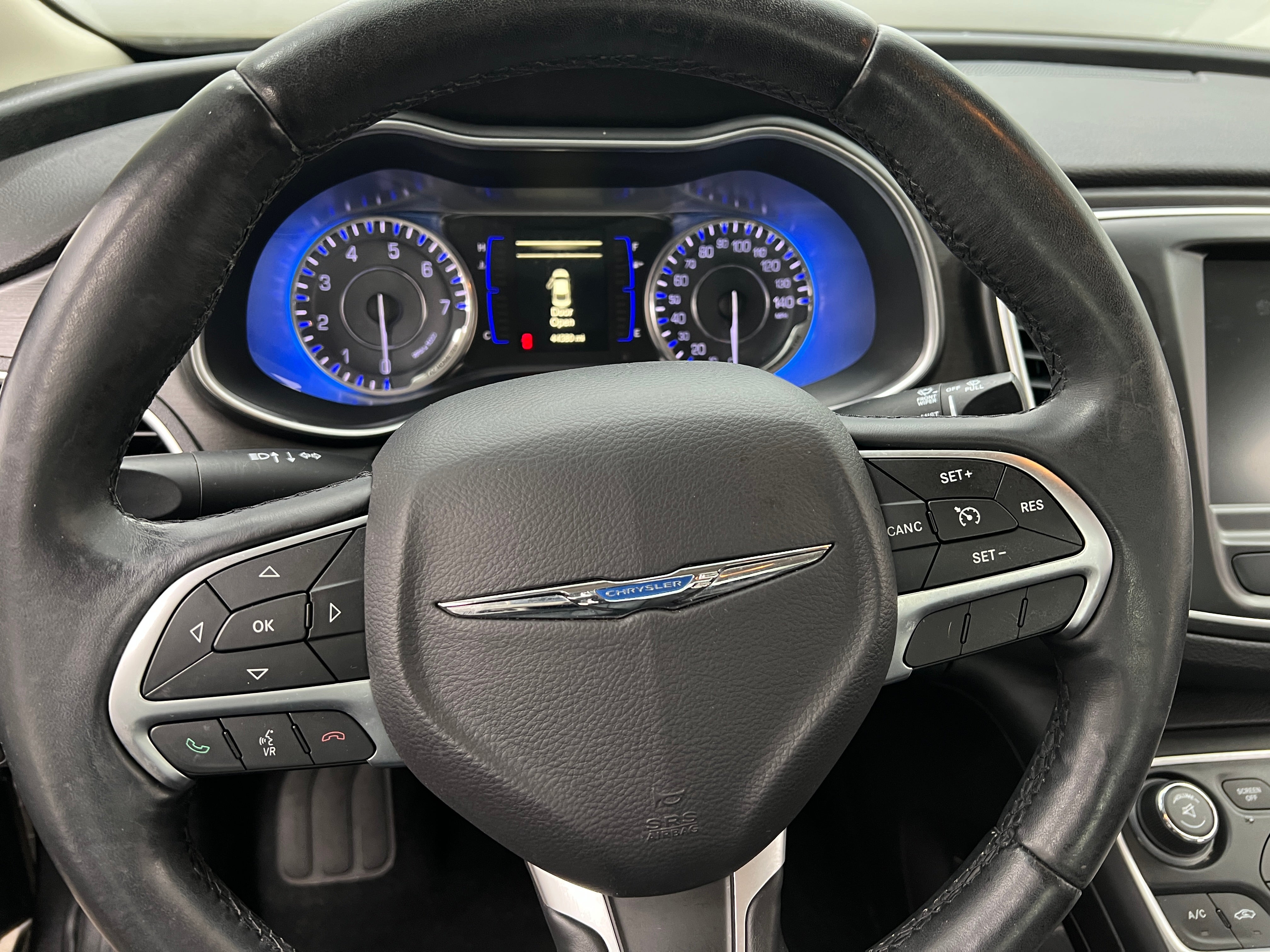 2017 Chrysler 200 Limited 4