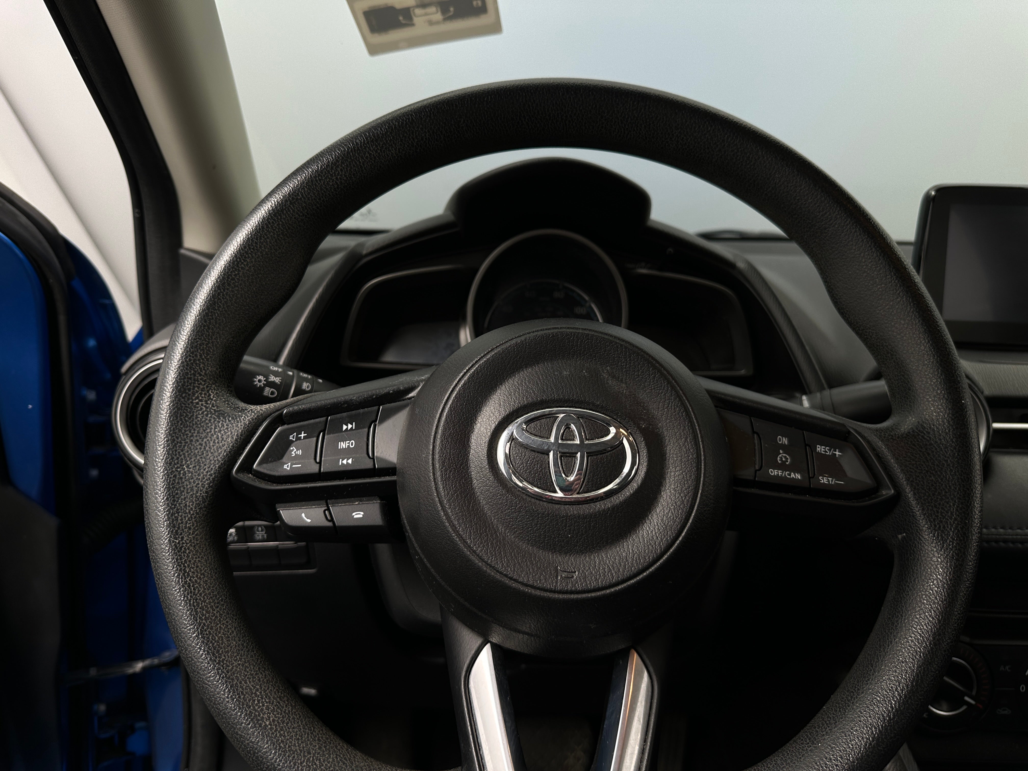 2019 Toyota Yaris LE 5