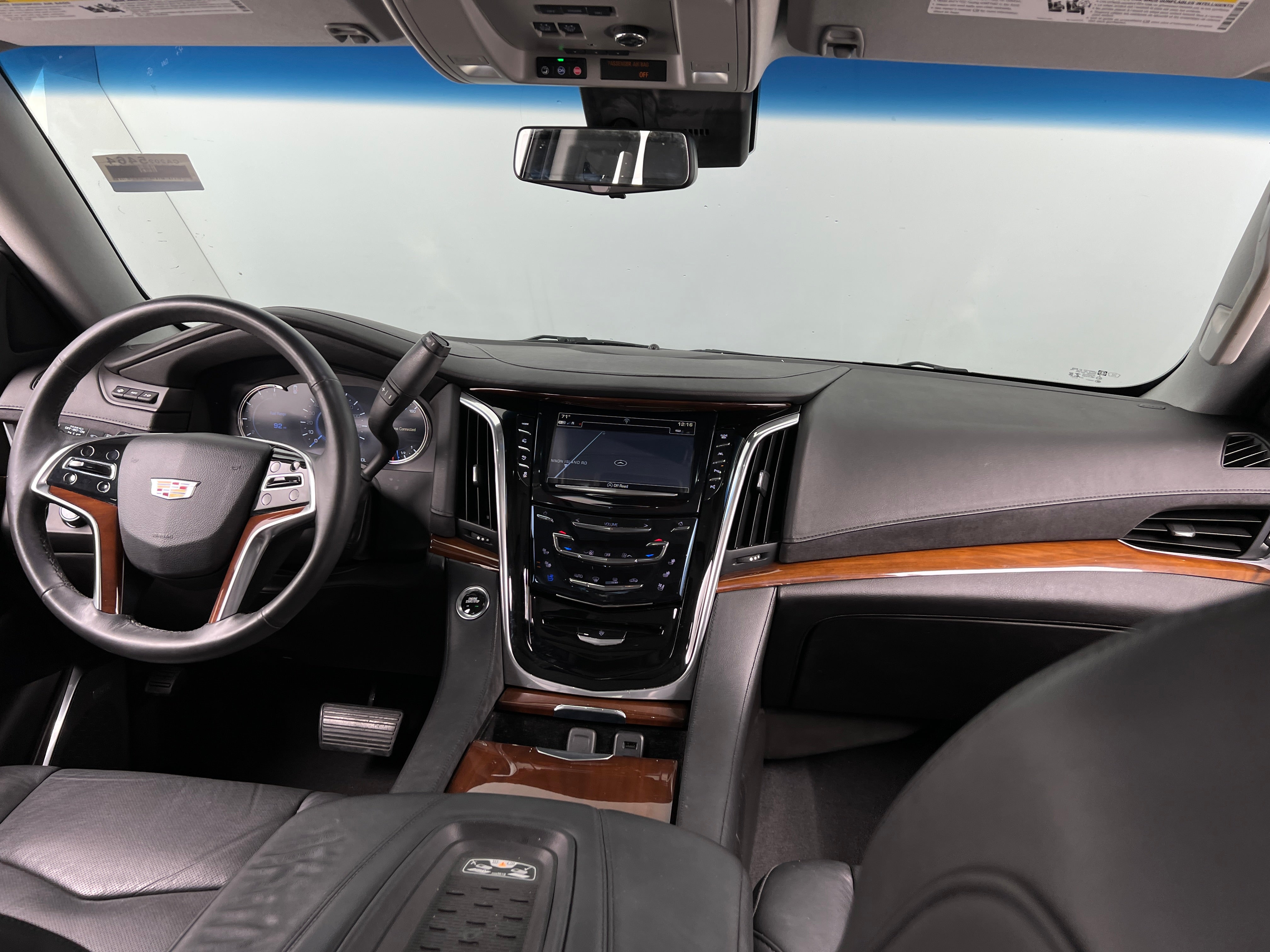 2017 Cadillac Escalade Luxury 2