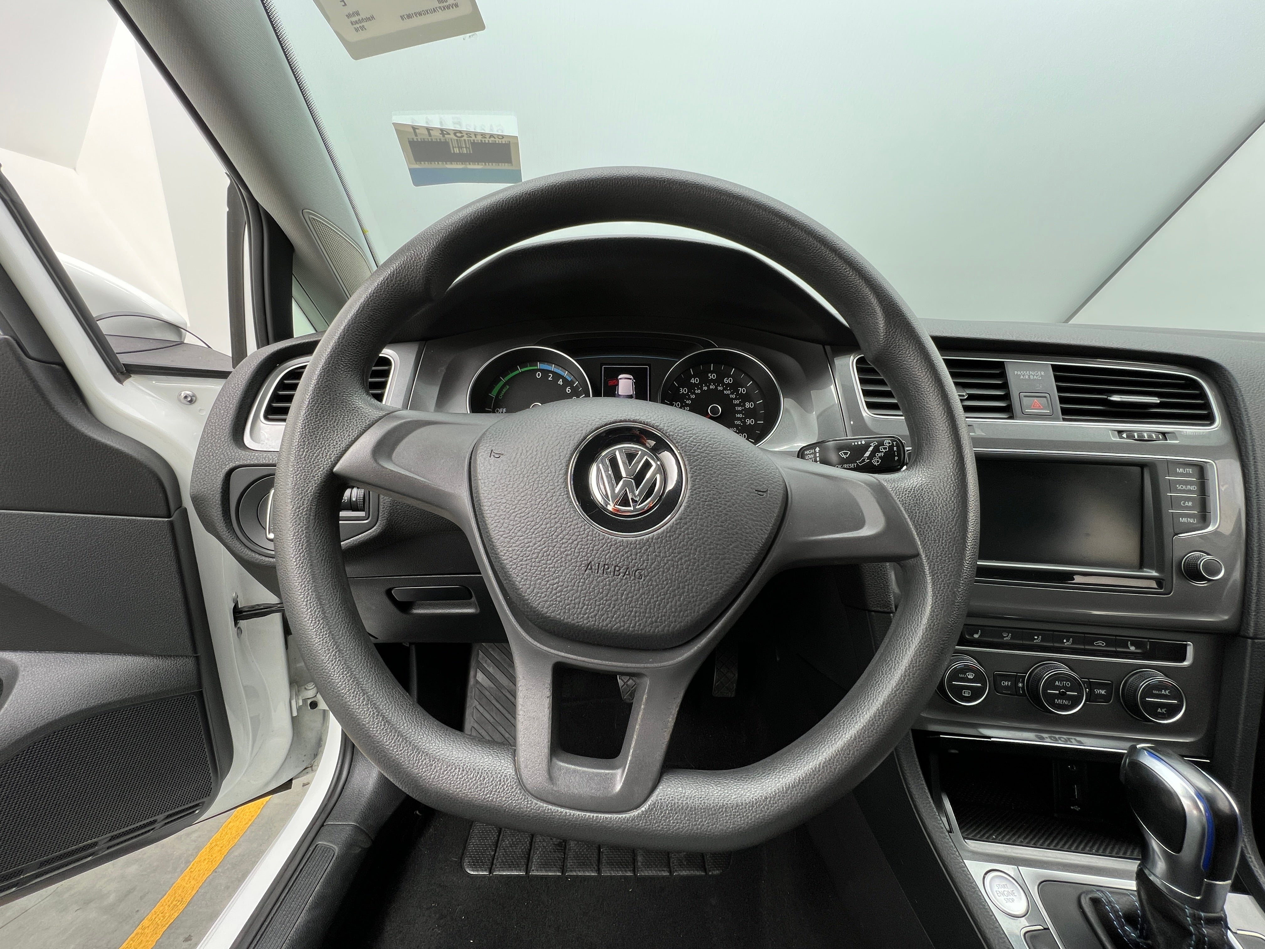 2016 Volkswagen e-Golf SE 5