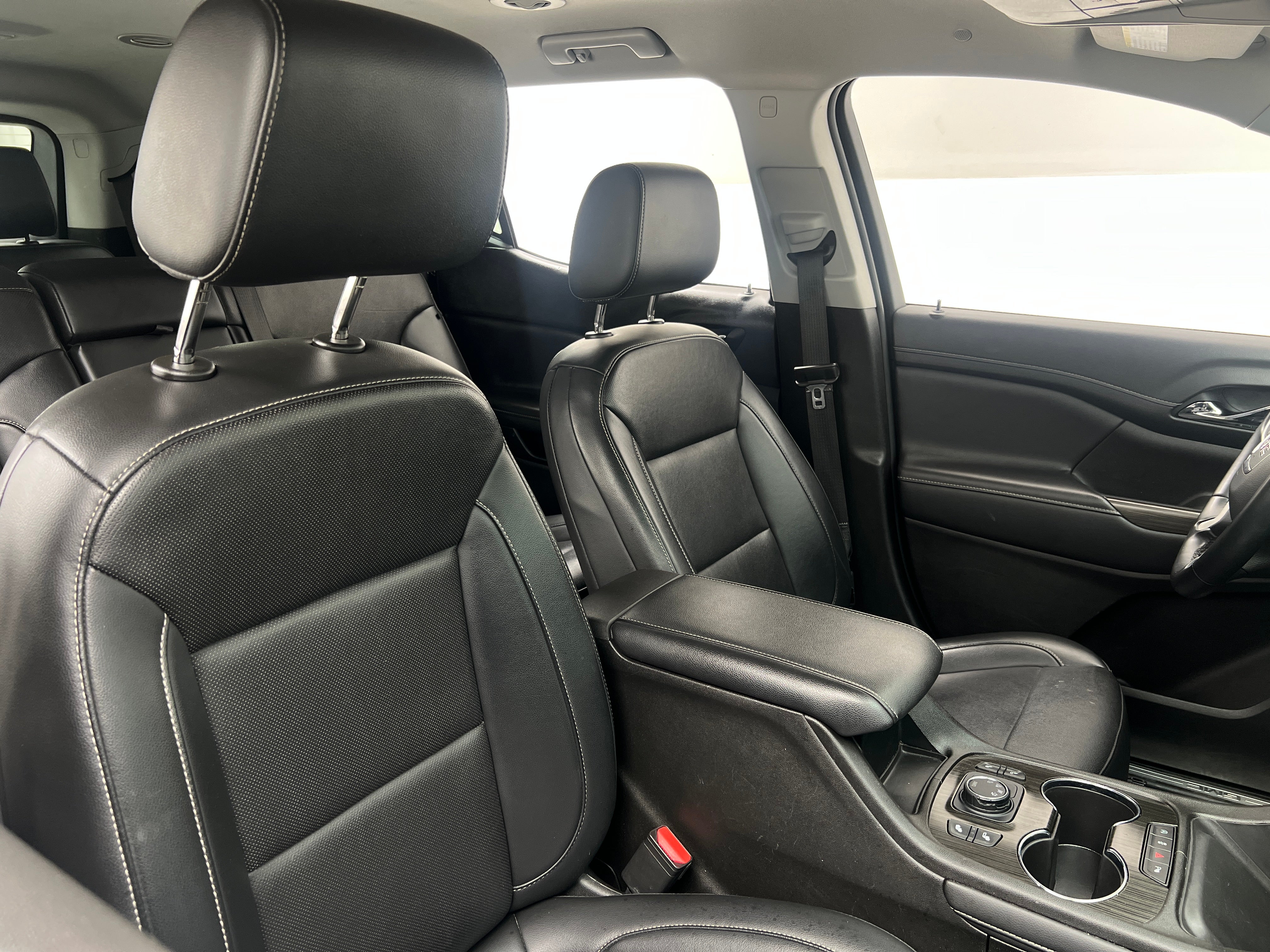 2023 GMC Acadia SLT 2
