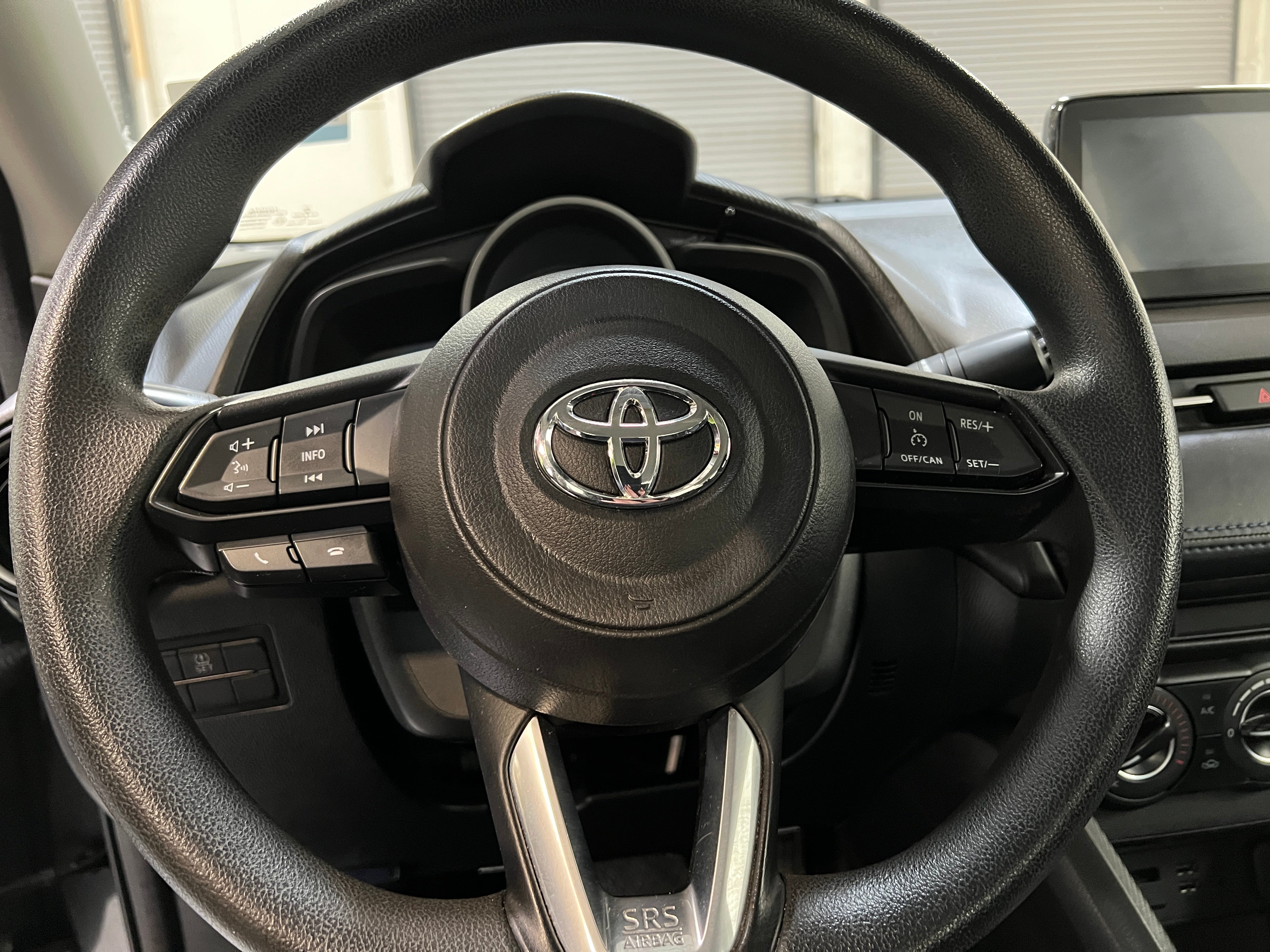 2019 Toyota Yaris LE 5