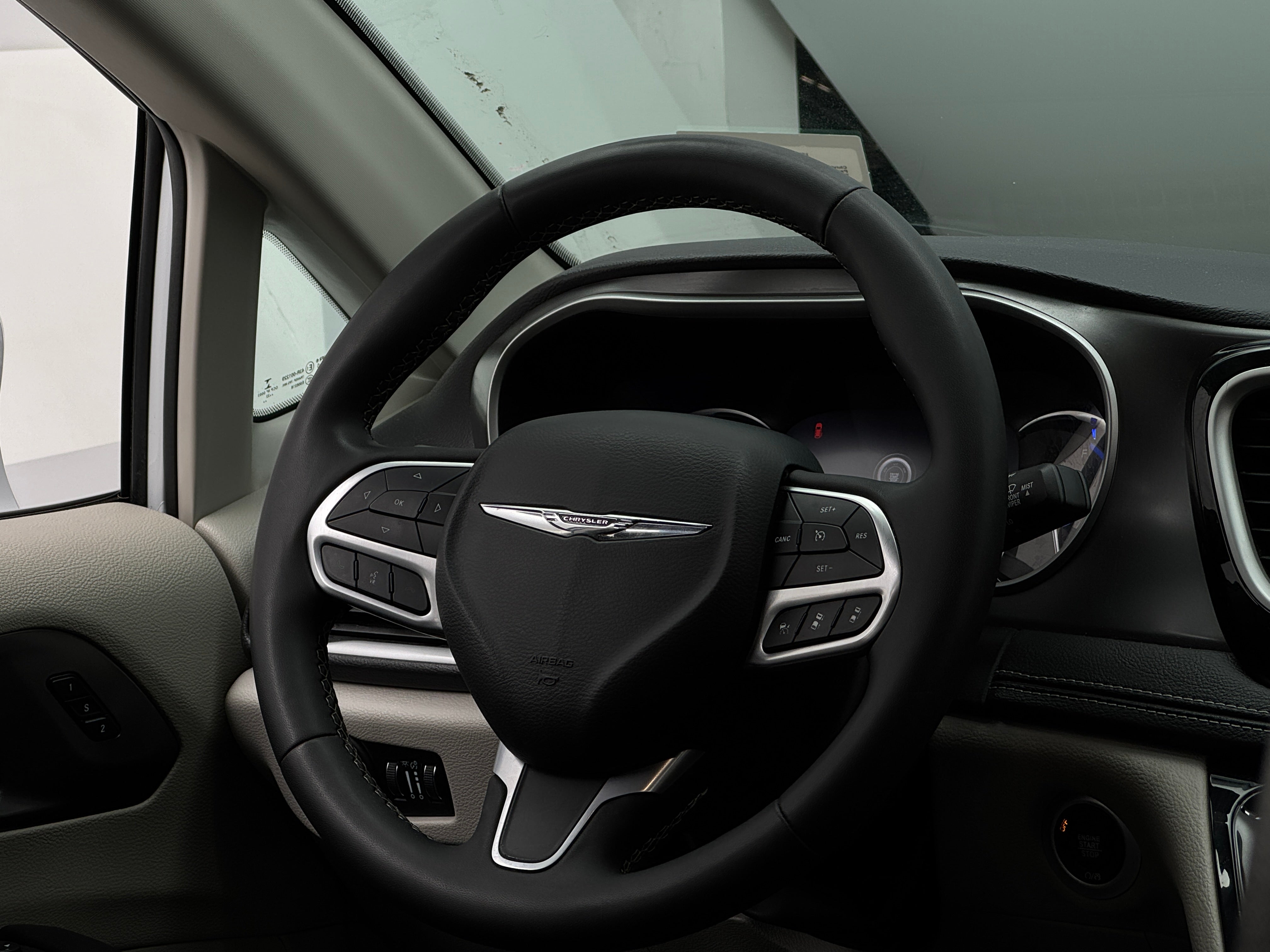 2022 Chrysler Pacifica Hybrid Touring L 4