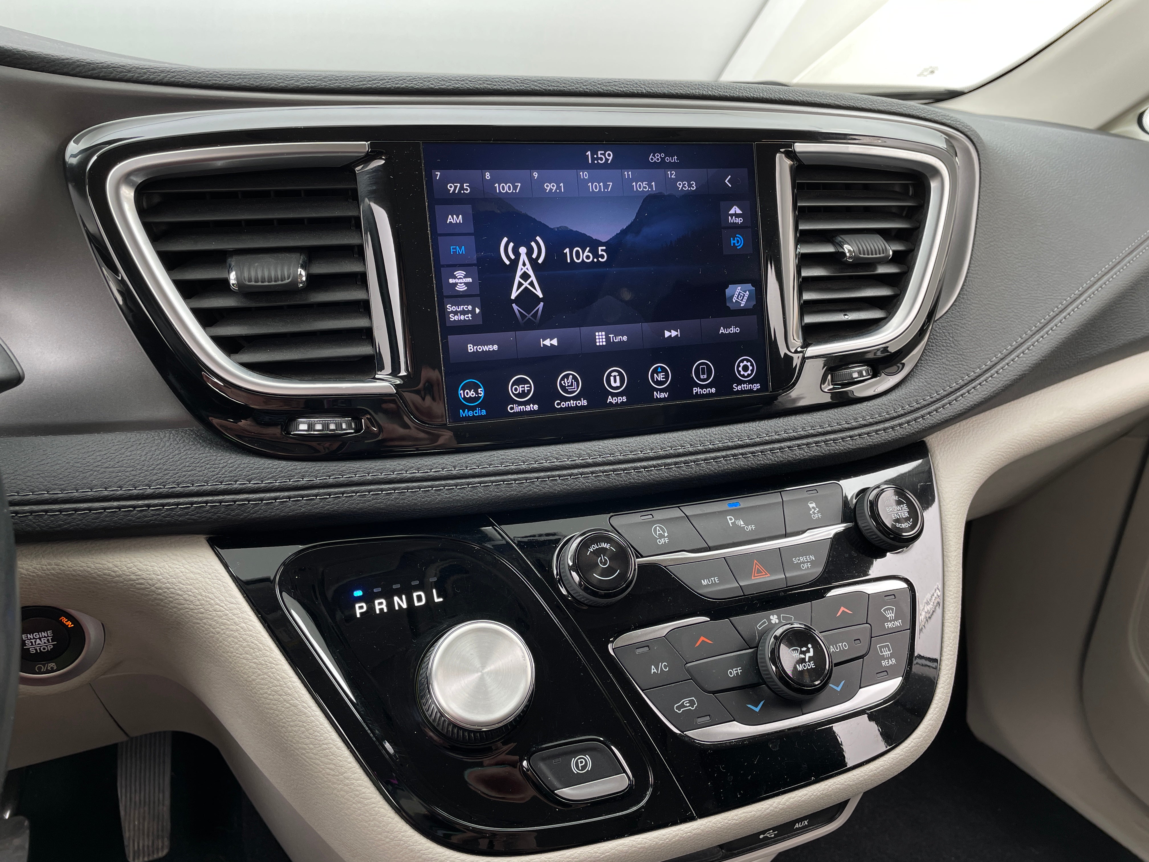 2019 Chrysler Pacifica Limited 3