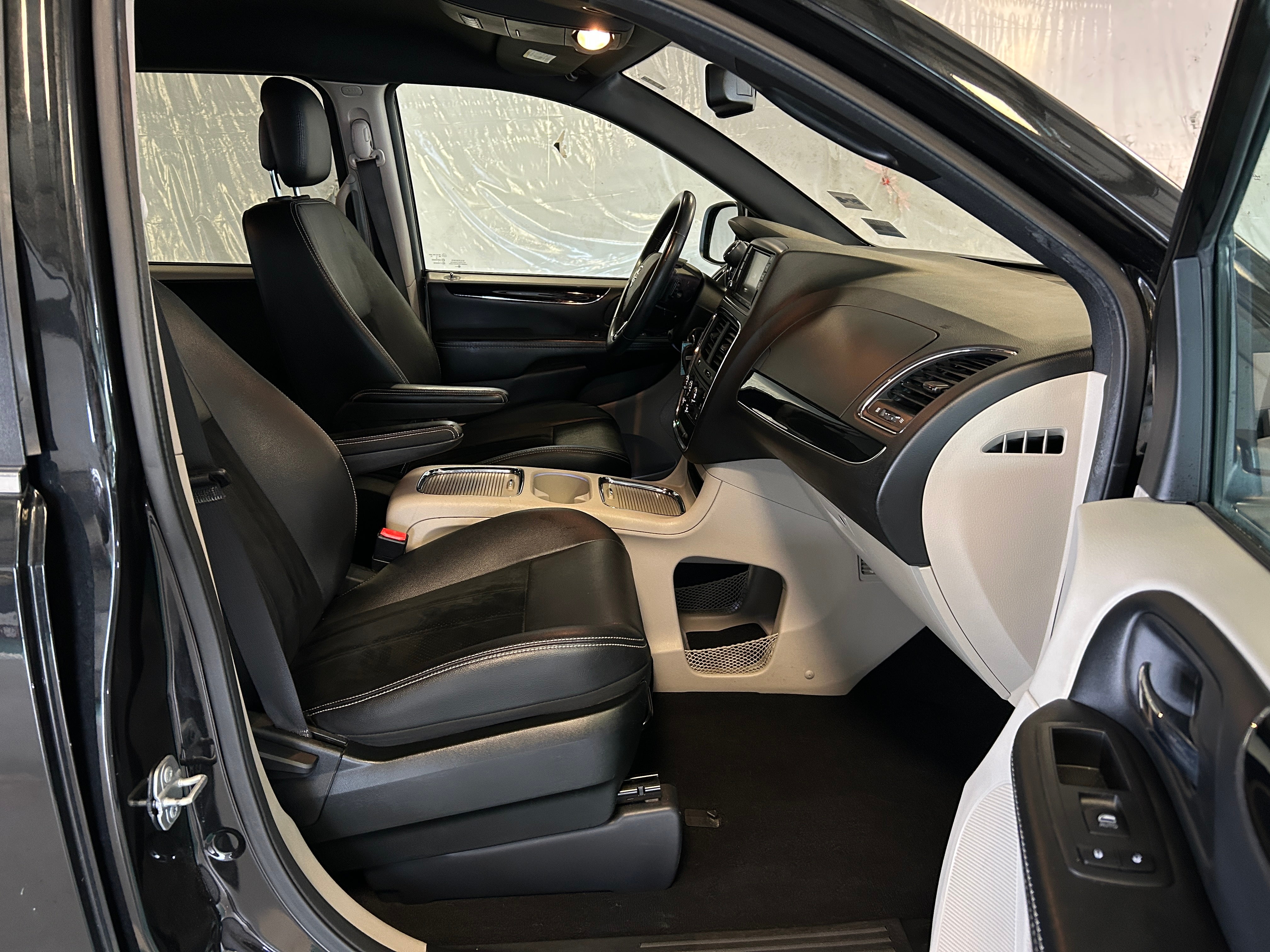 2018 Dodge Grand Caravan SXT 2