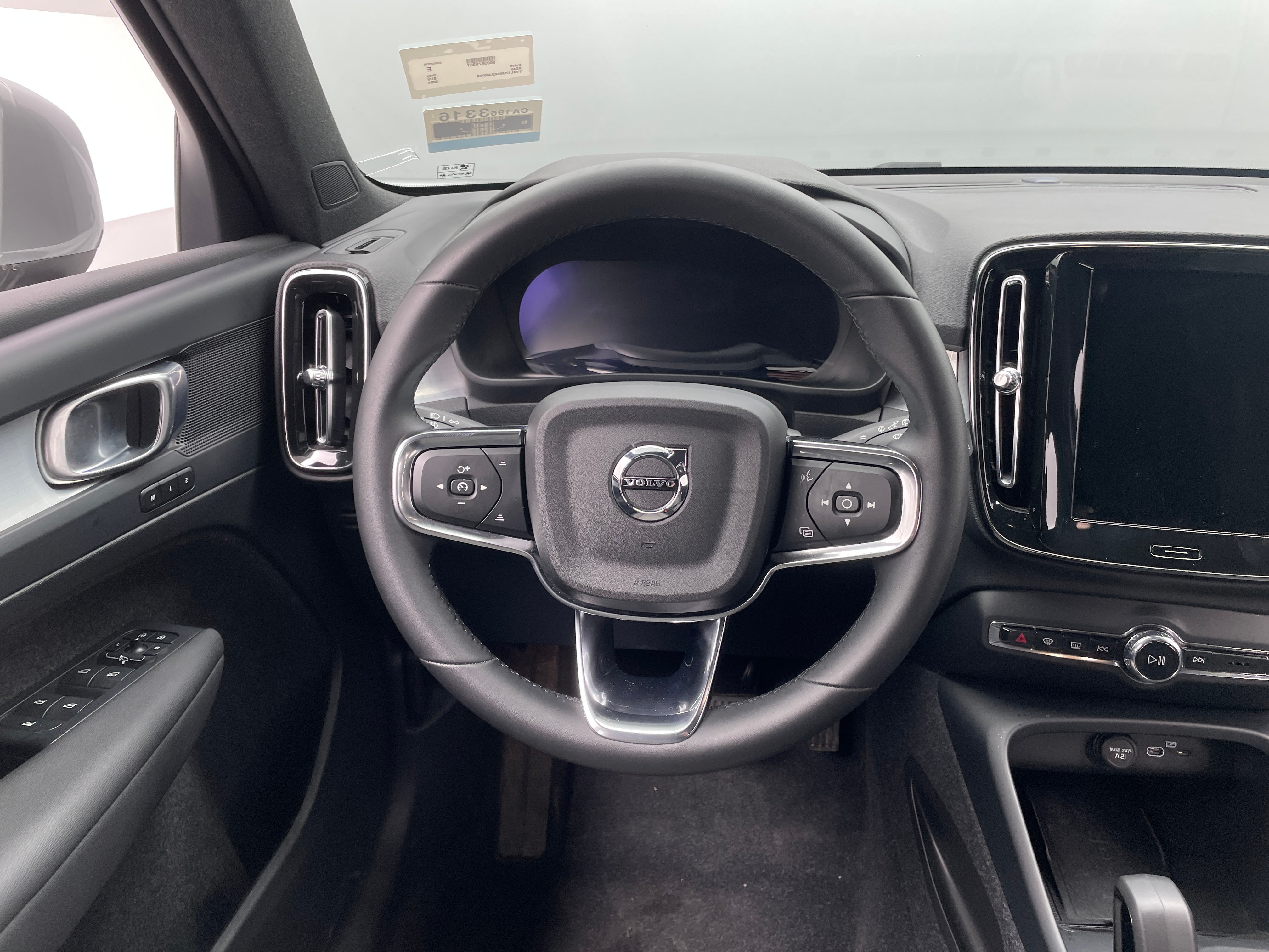 2024 Volvo XC40 B5 Core 5