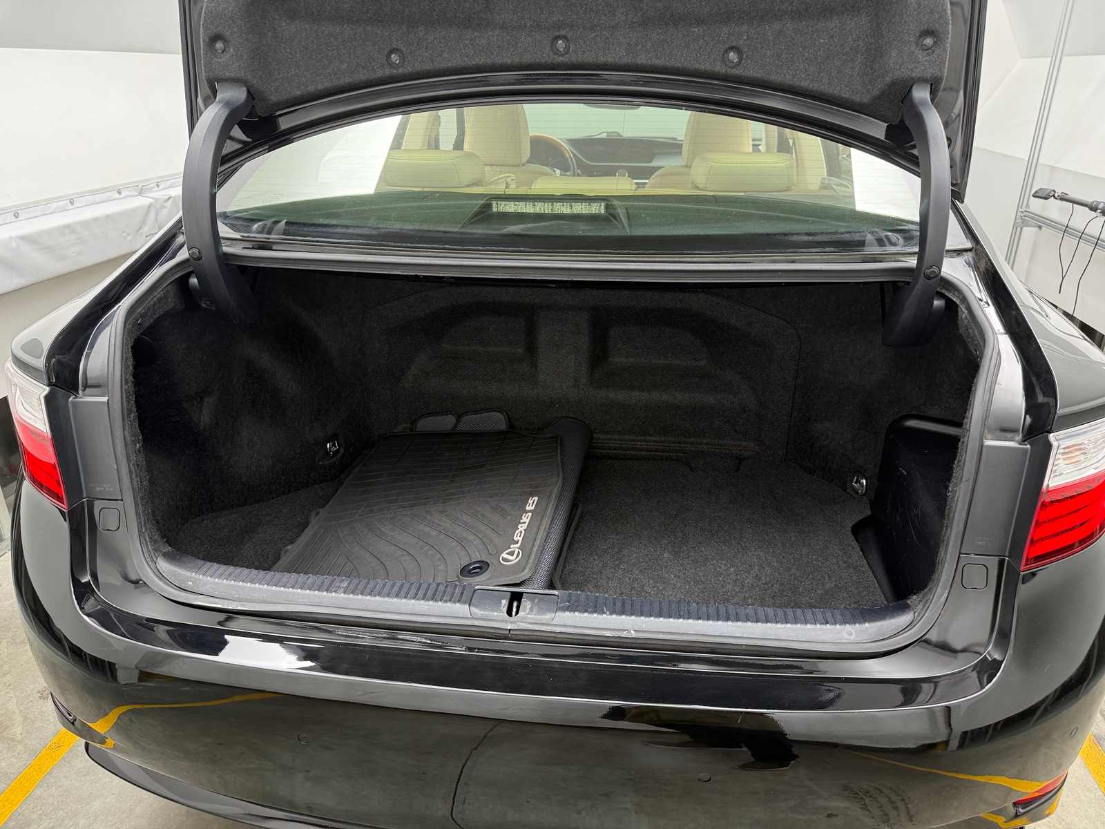 Thumbnail: 2013 Lexus ES - 6