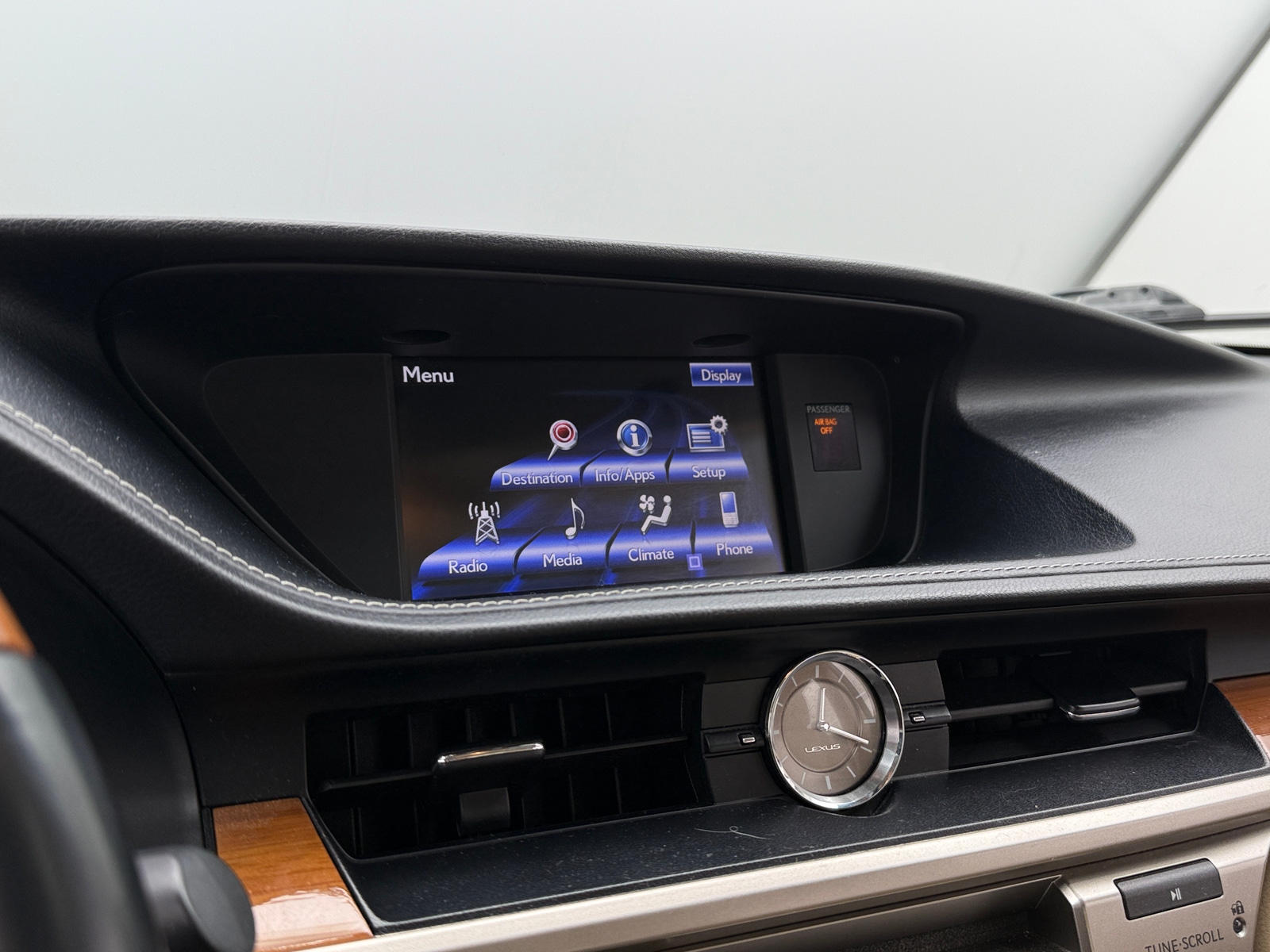 Thumbnail: 2013 Lexus ES - 3
