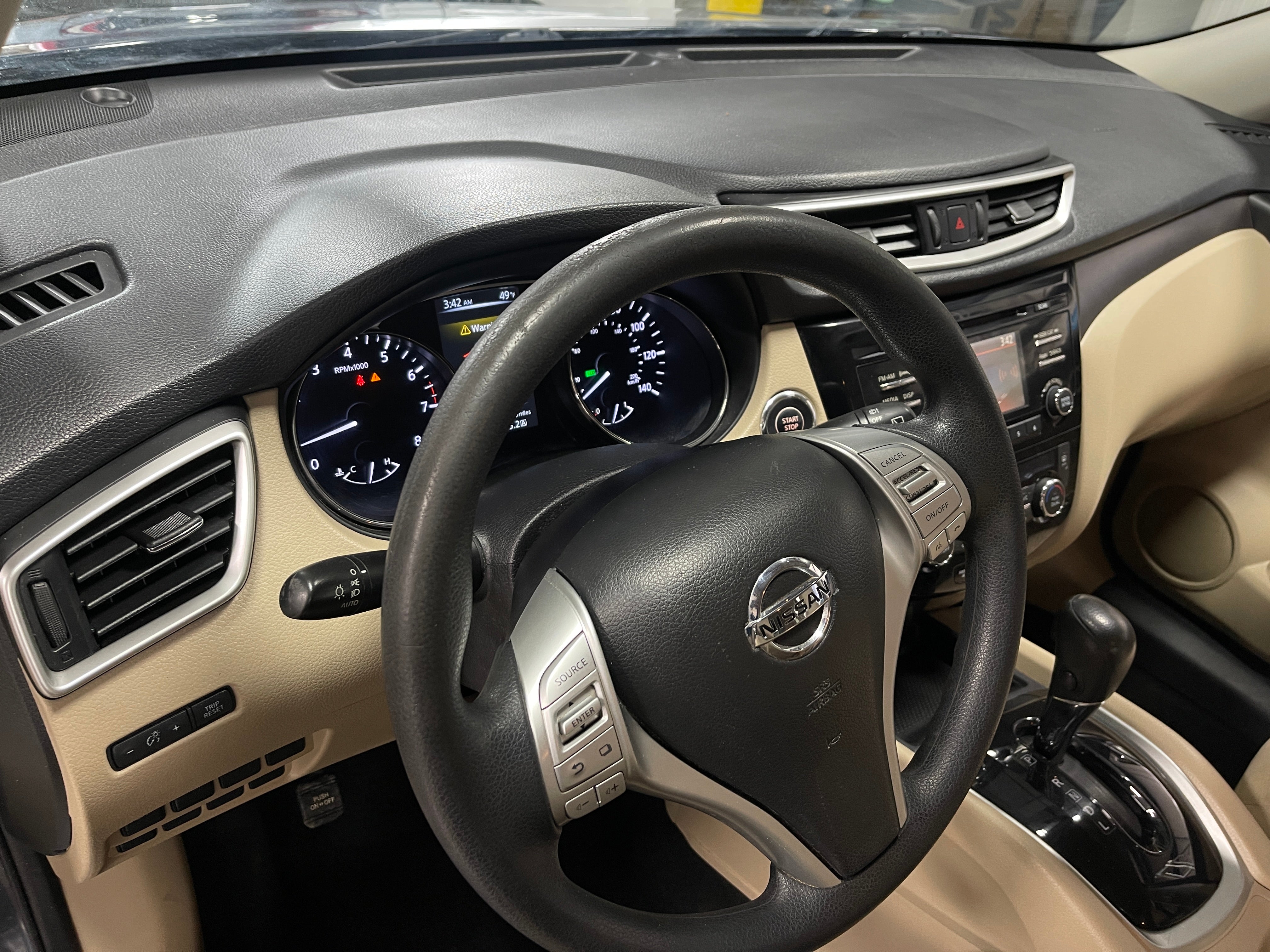 2016 Nissan Rogue SV 3