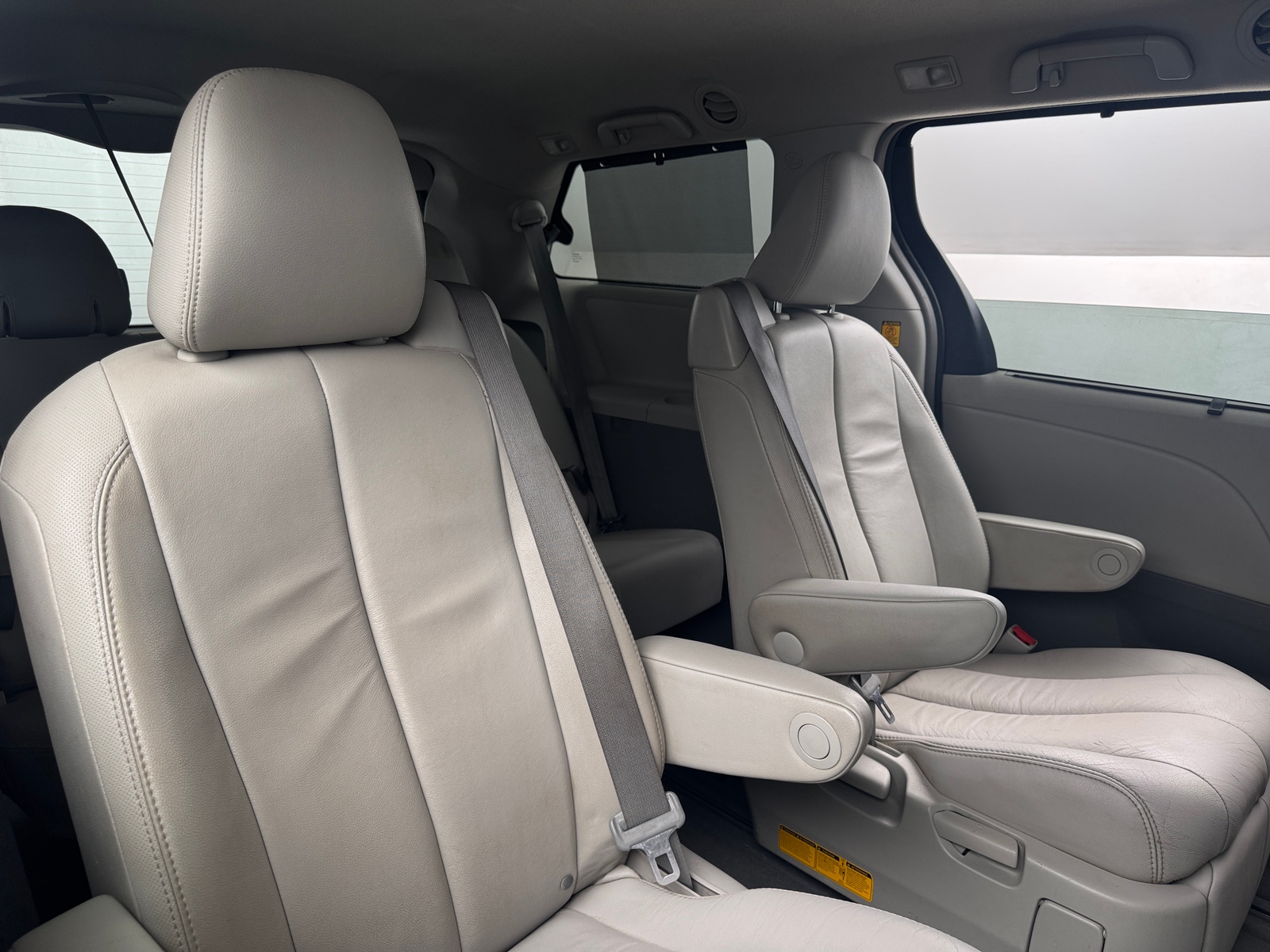 Thumbnail: 2013 Toyota Sienna - 6