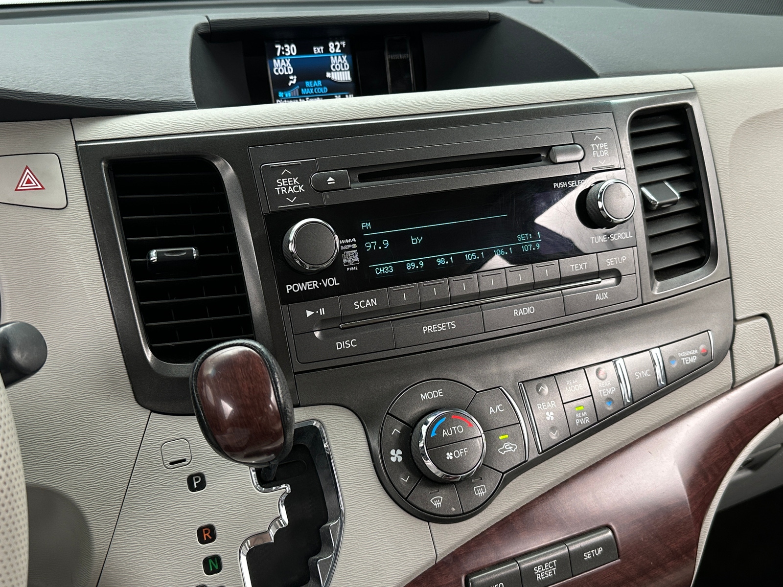 Thumbnail: 2013 Toyota Sienna - 4