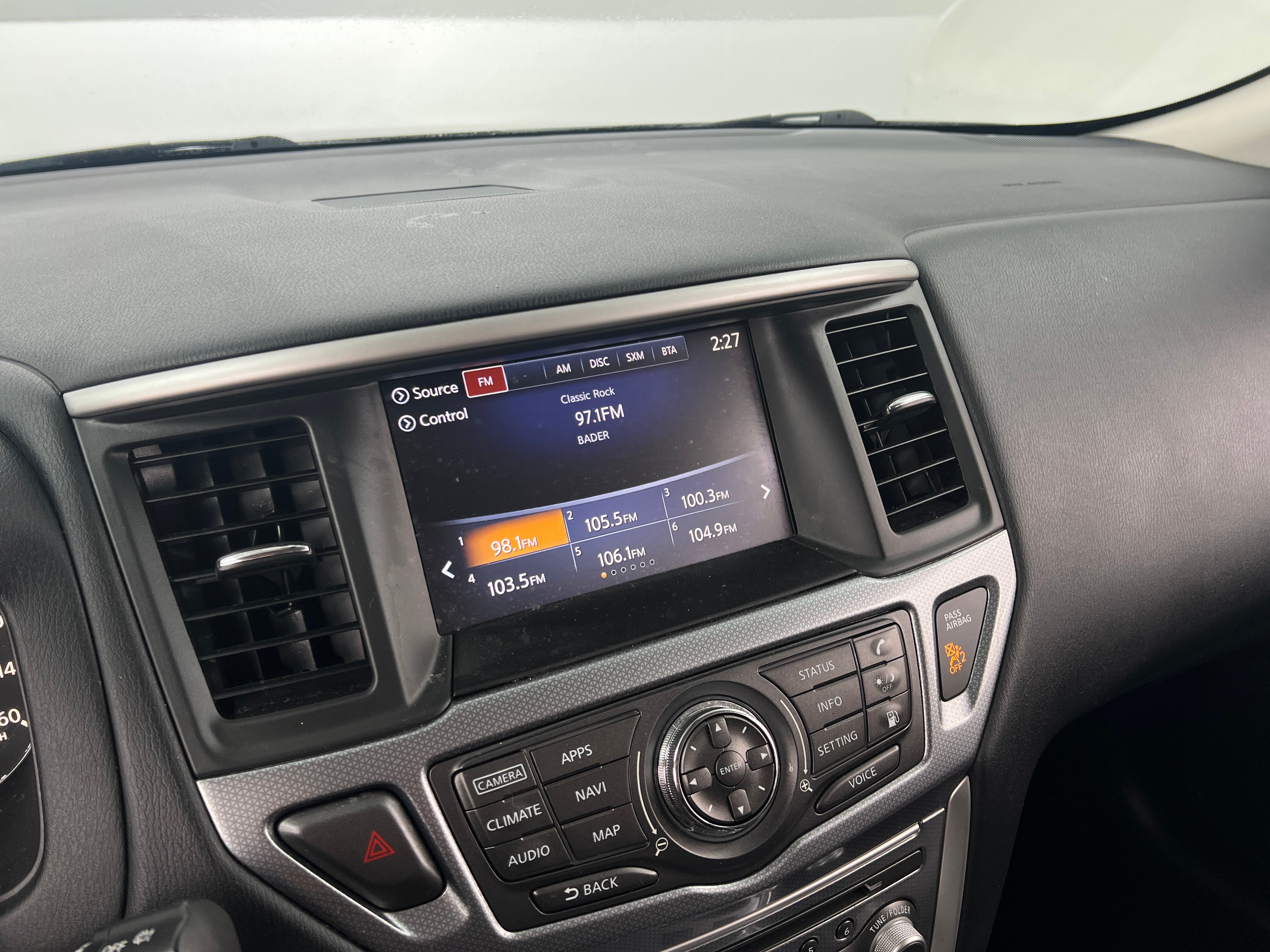 2018 Nissan Pathfinder SL 3