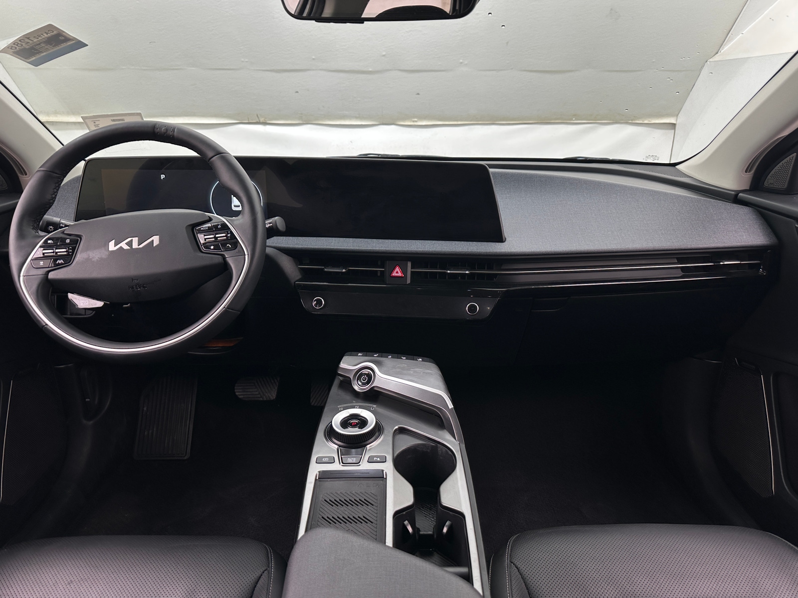 Thumbnail: 2022 Kia EV6 - 3