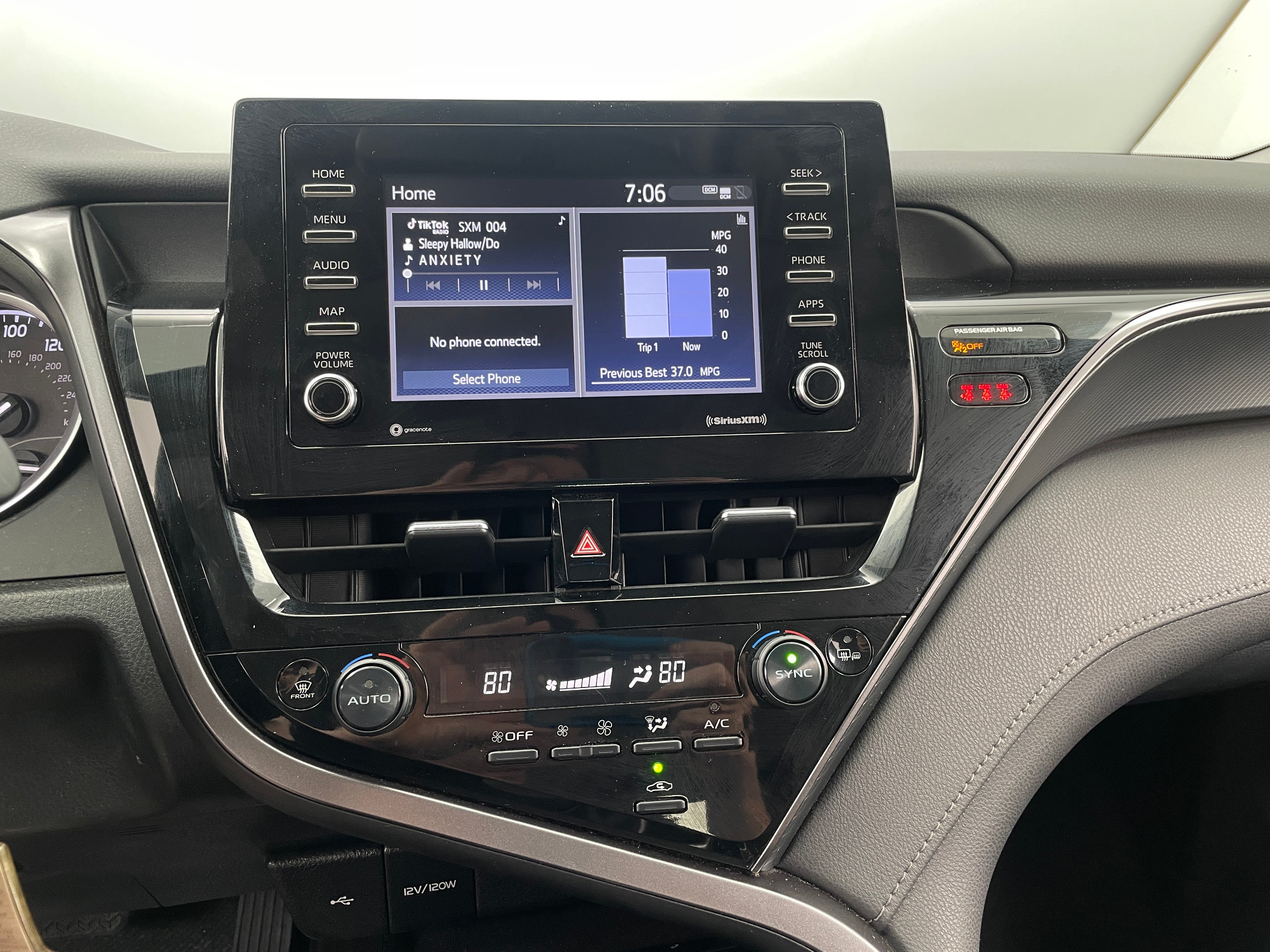2023 Toyota Camry LE 4