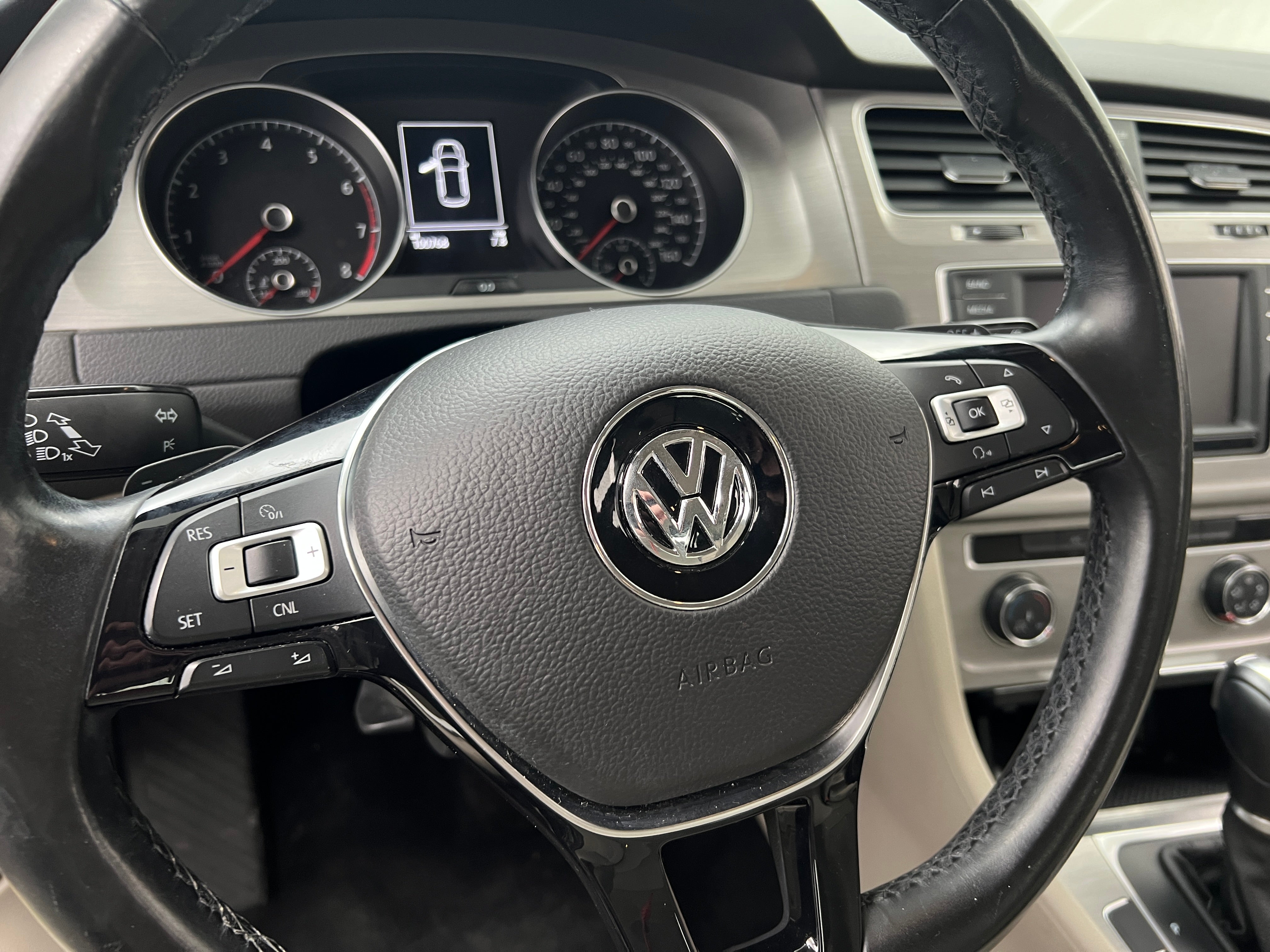 2016 Volkswagen Golf S 5