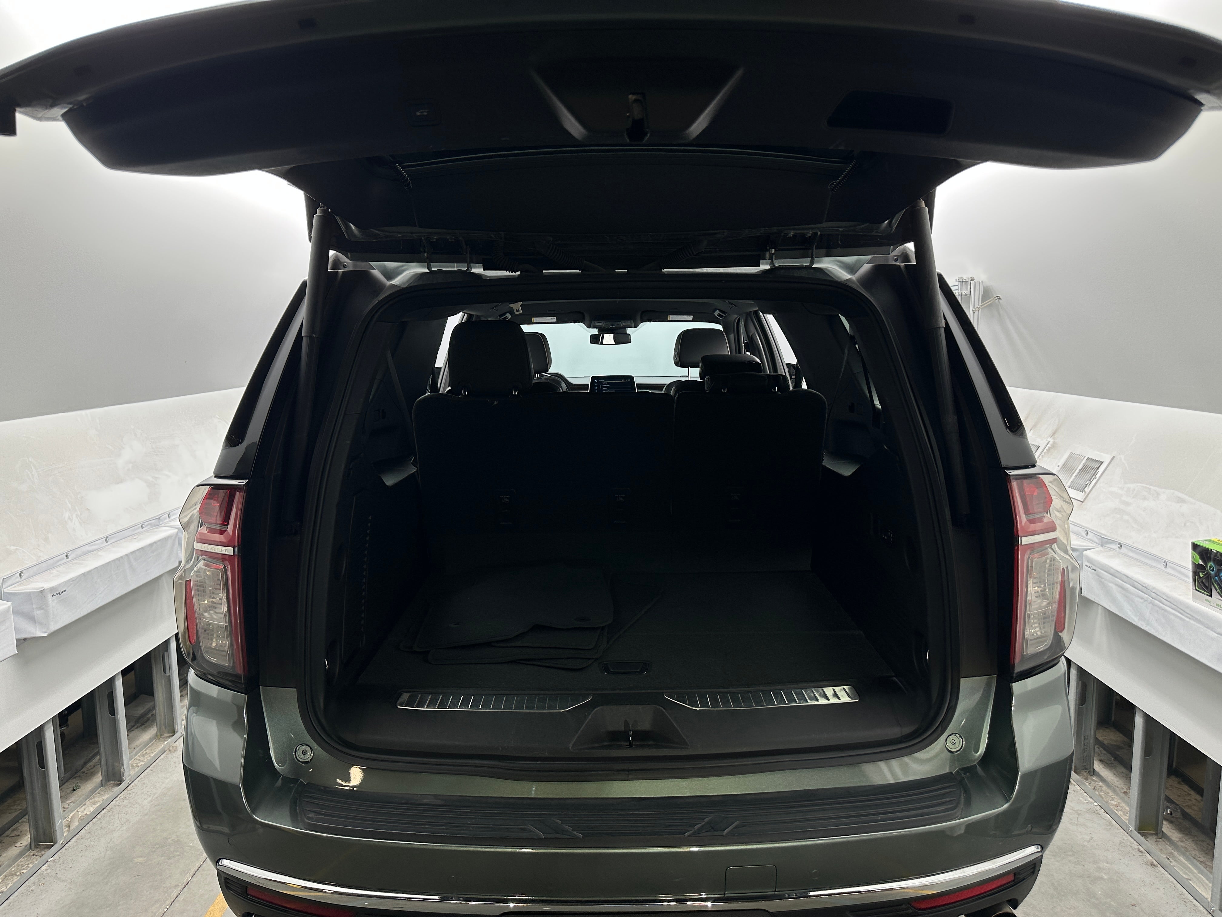 2023 Chevrolet Suburban Premier 6