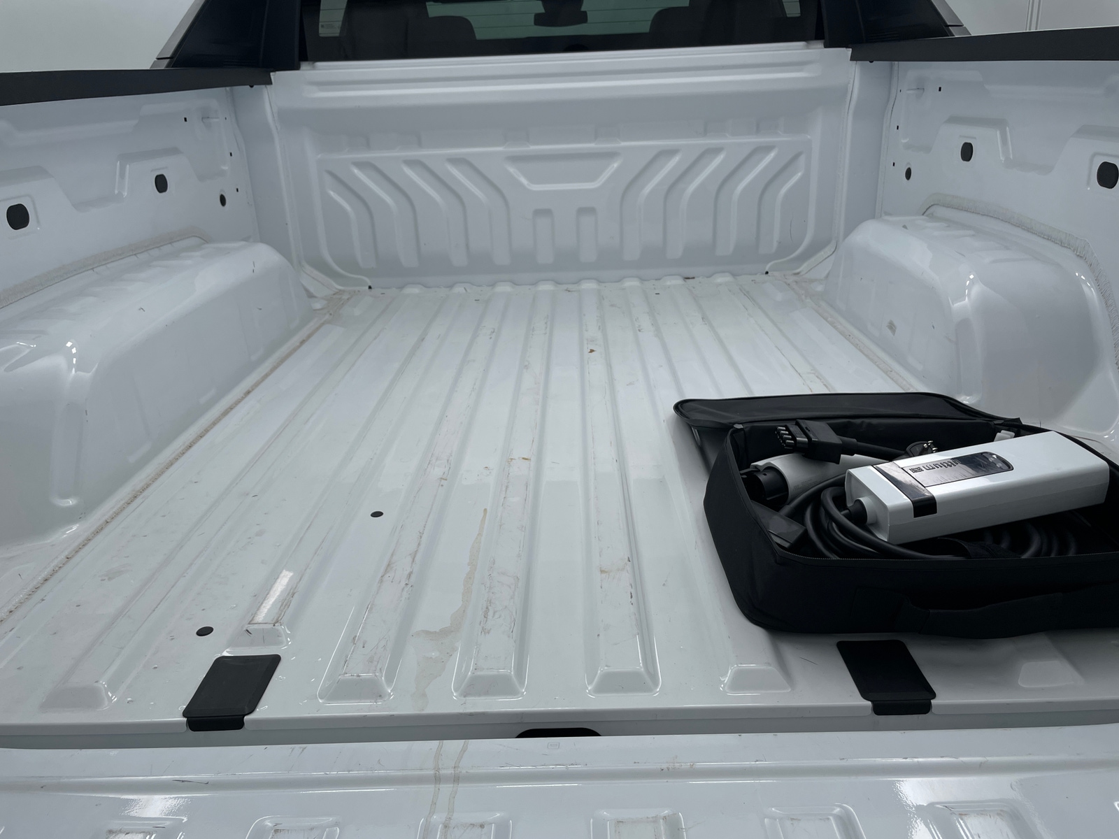 Thumbnail: 2024 Chevrolet Silverado EV - 7