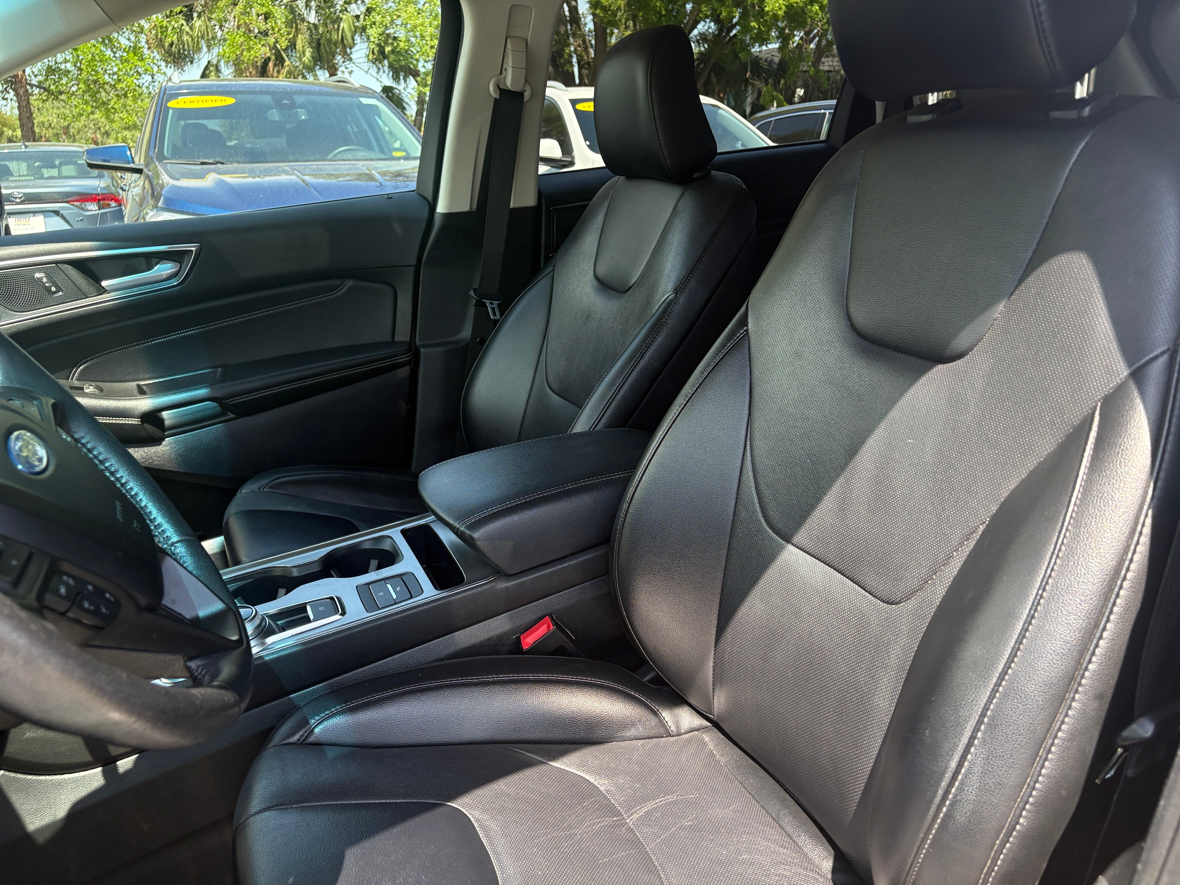 2022 Ford Edge Titanium 2