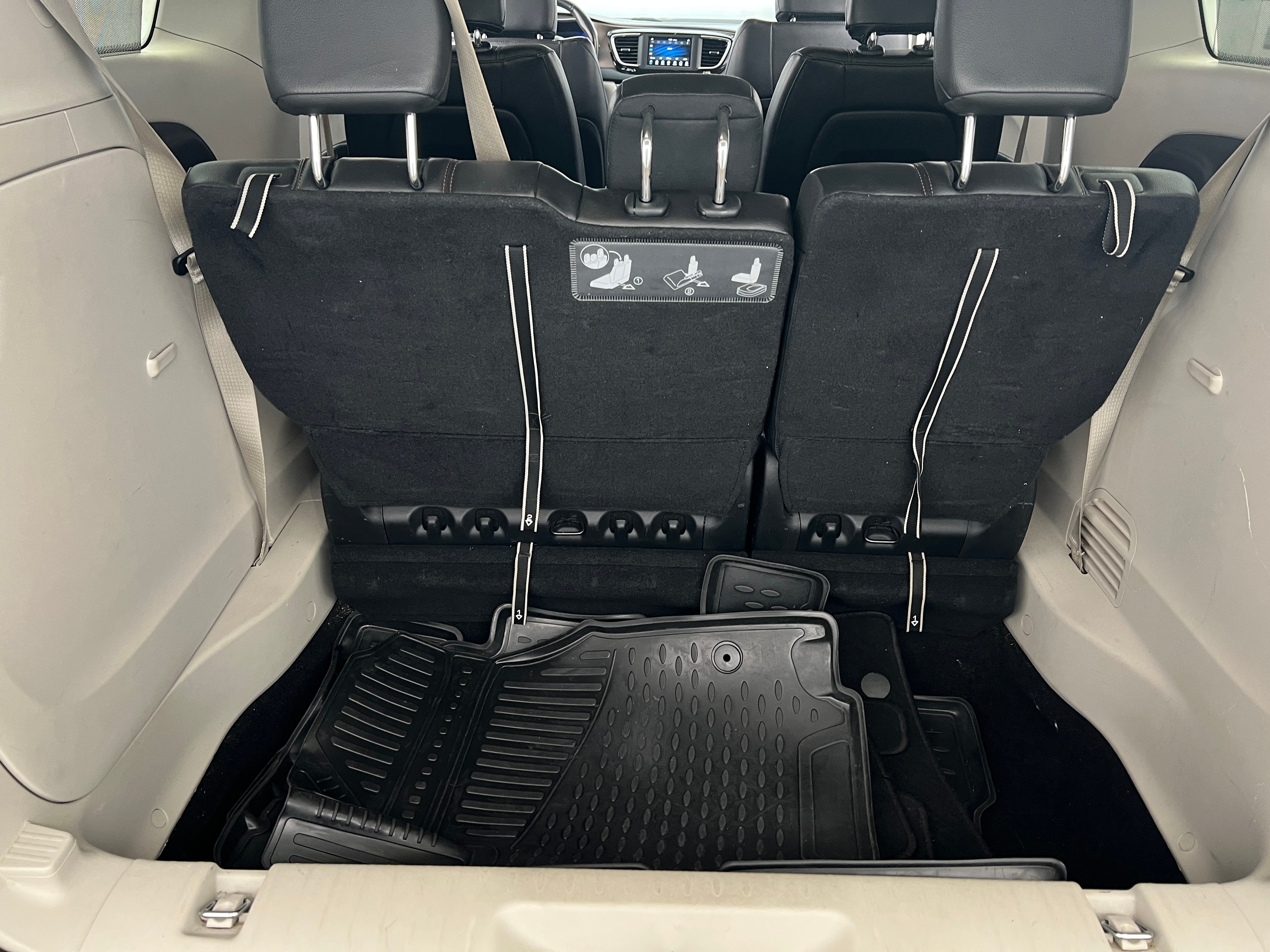 2019 Chrysler Pacifica Touring L 6