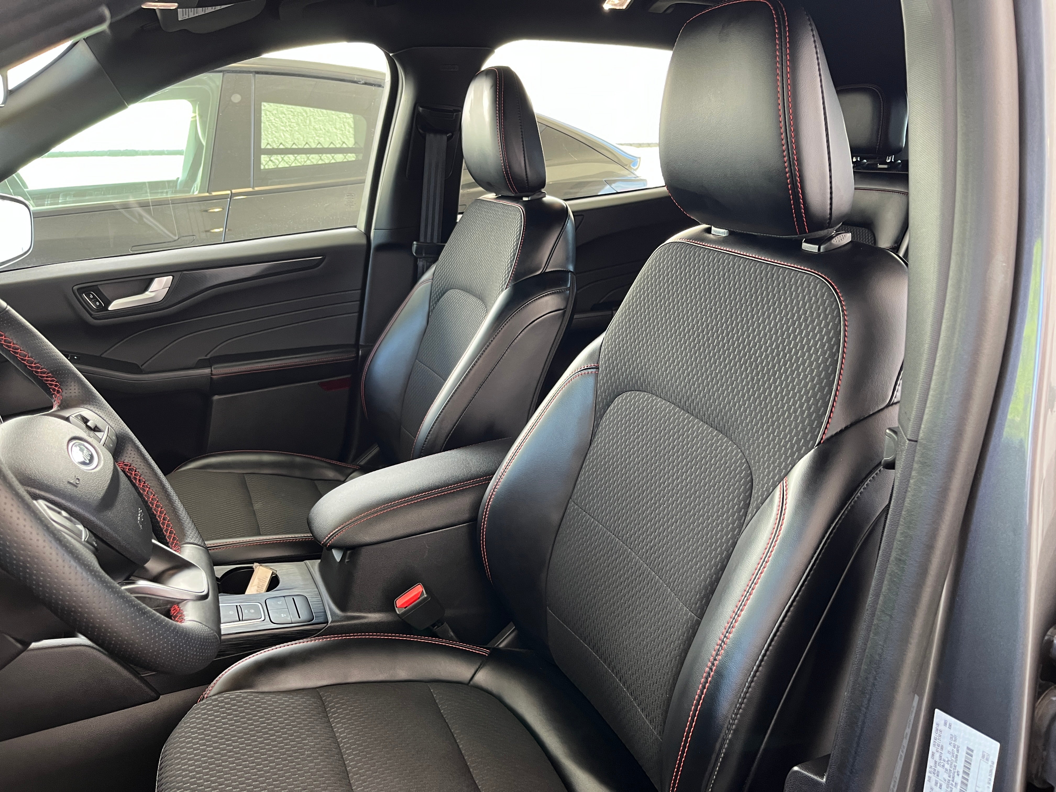 2024 Ford Escape ST-Line 2