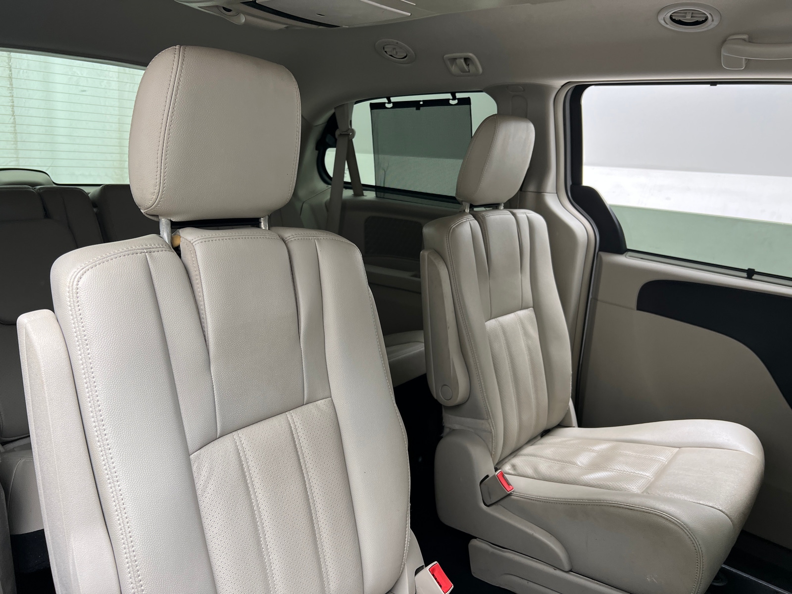 Thumbnail: 2014 Chrysler Town & Country - 5