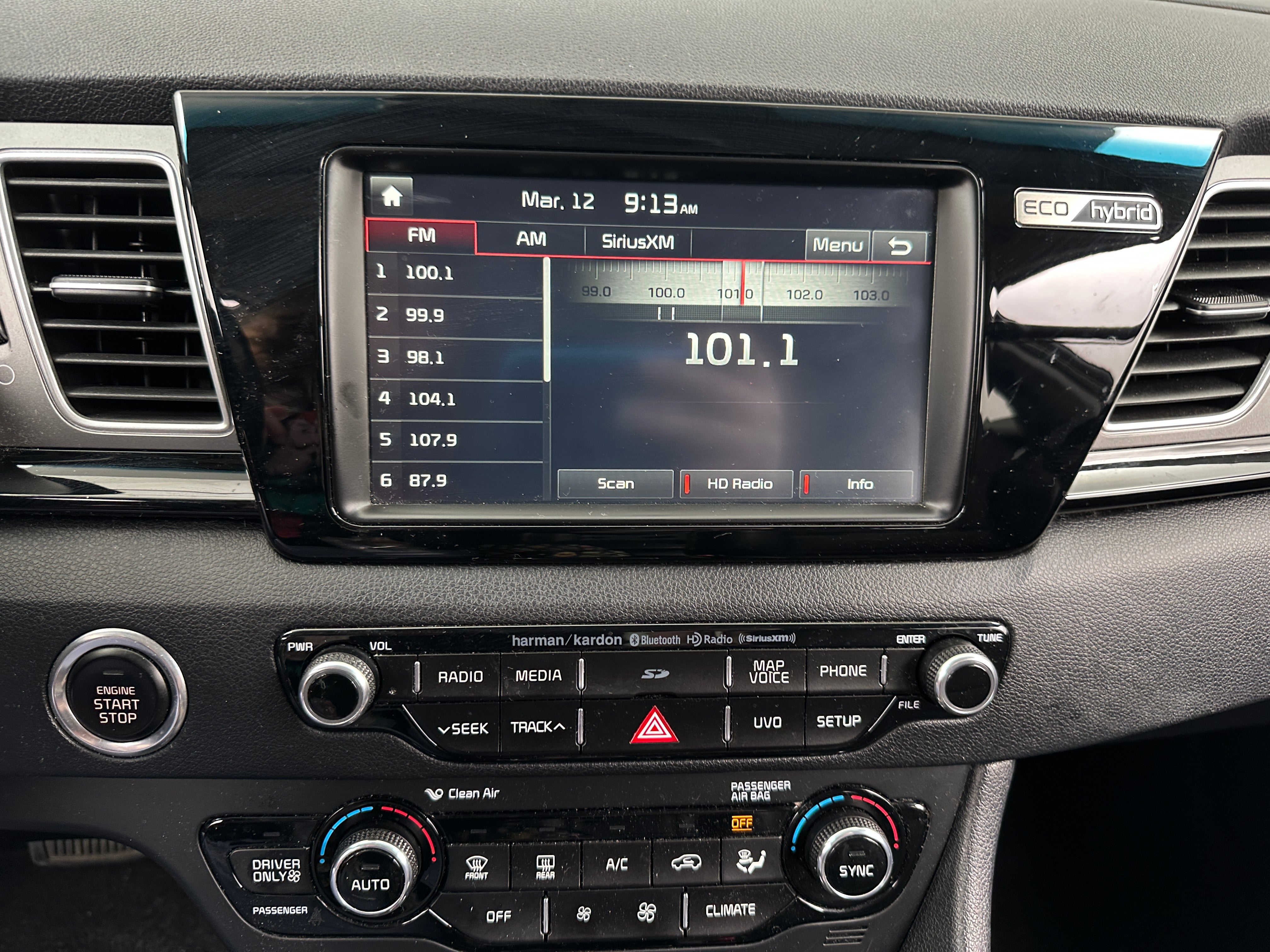 2017 Kia Niro EX 3