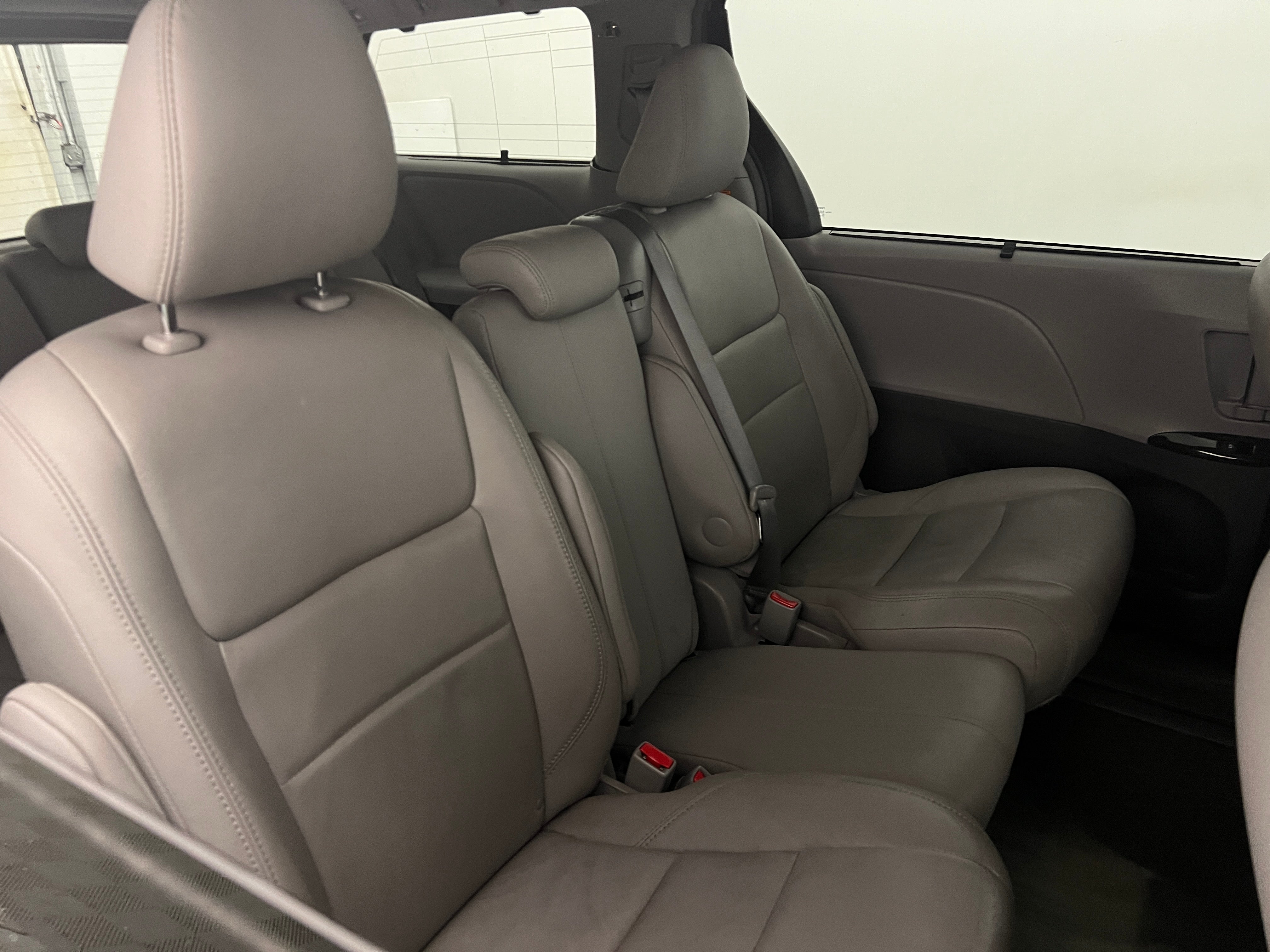 2017 Toyota Sienna XLE 5