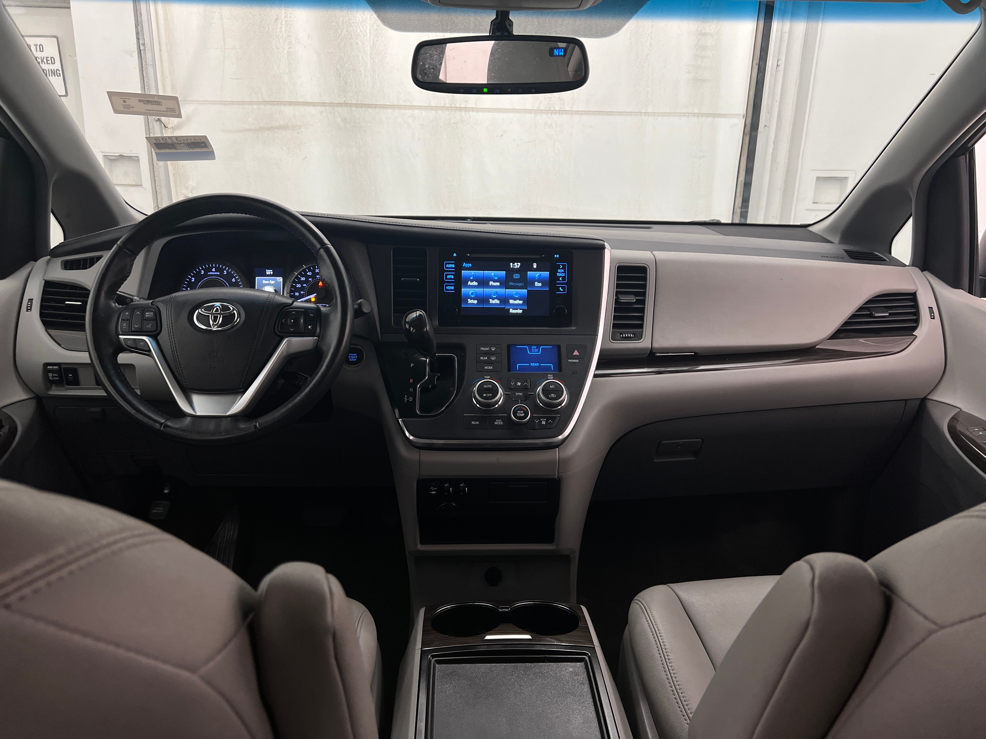 2017 Toyota Sienna XLE 2