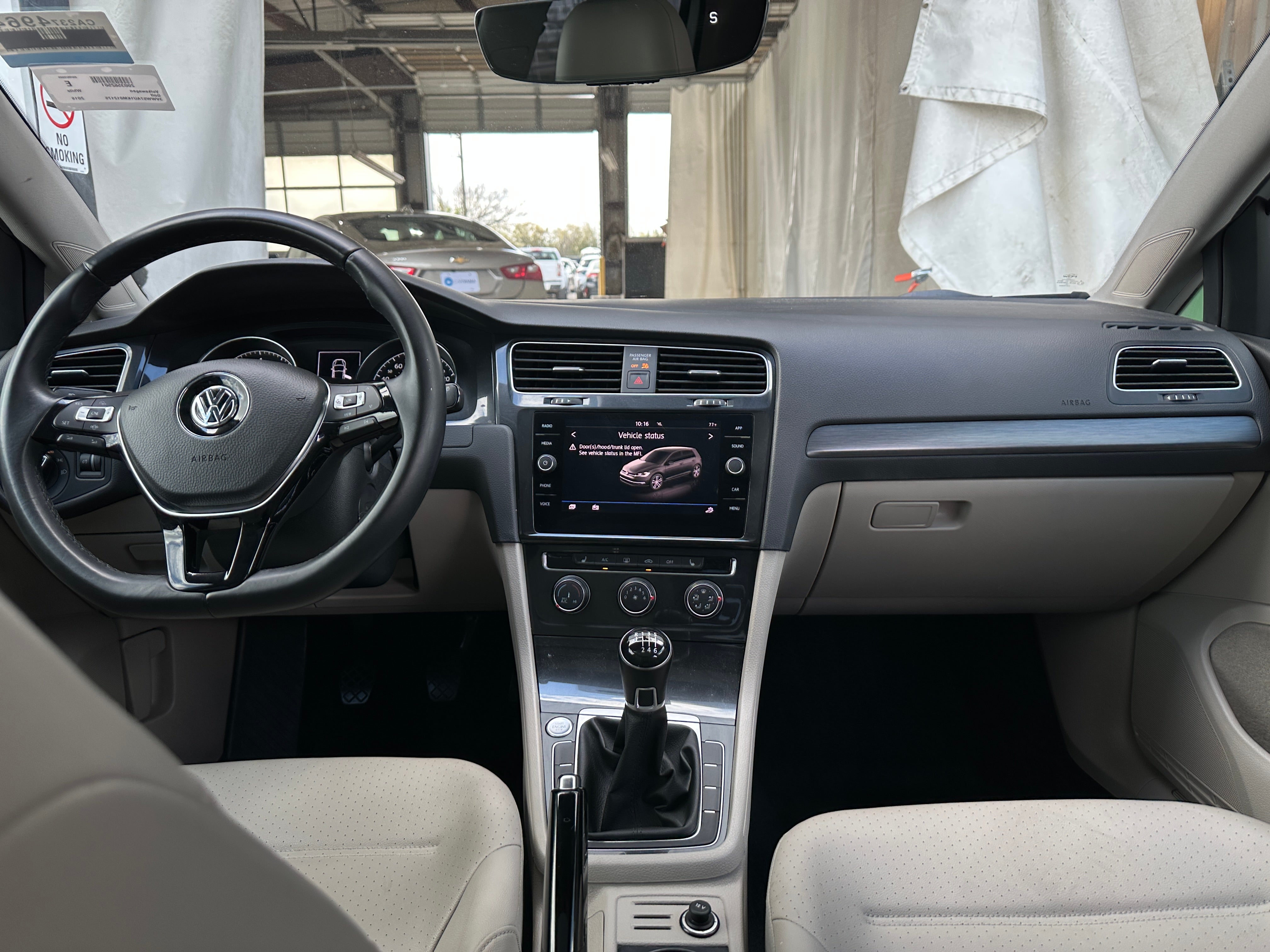 2019 Volkswagen Golf SE 3