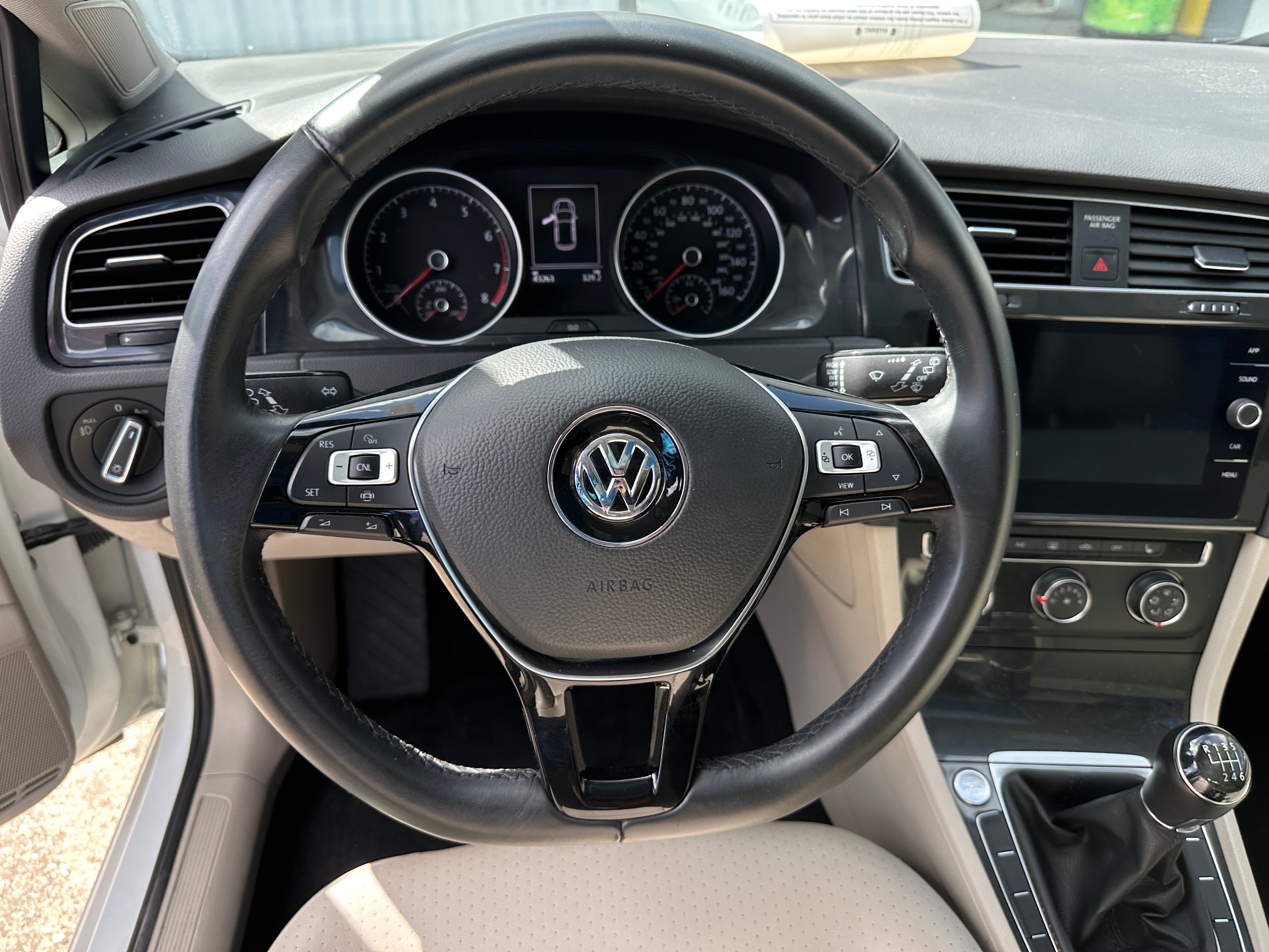 2019 Volkswagen Golf SE 5