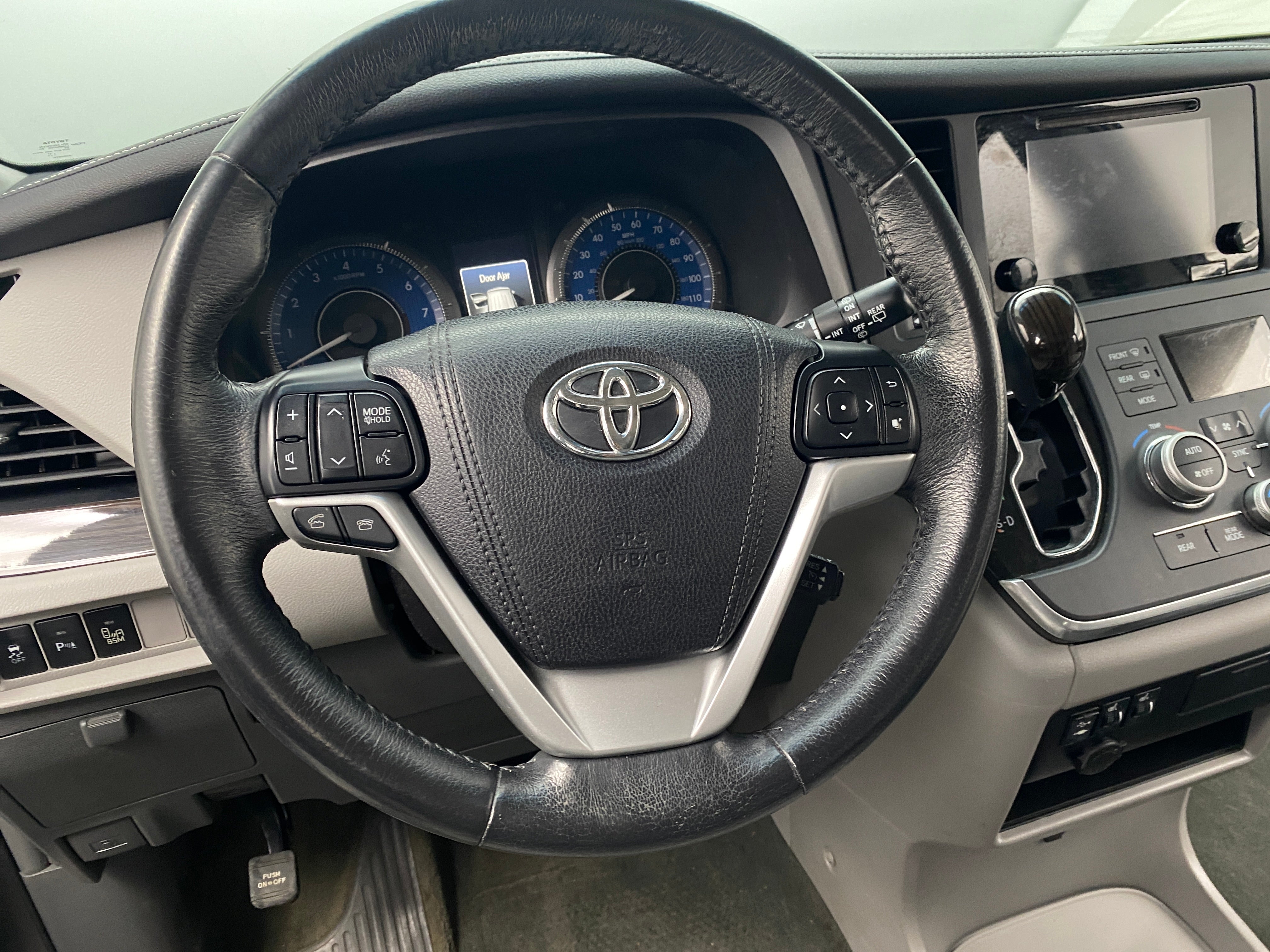 2017 Toyota Sienna XLE 4