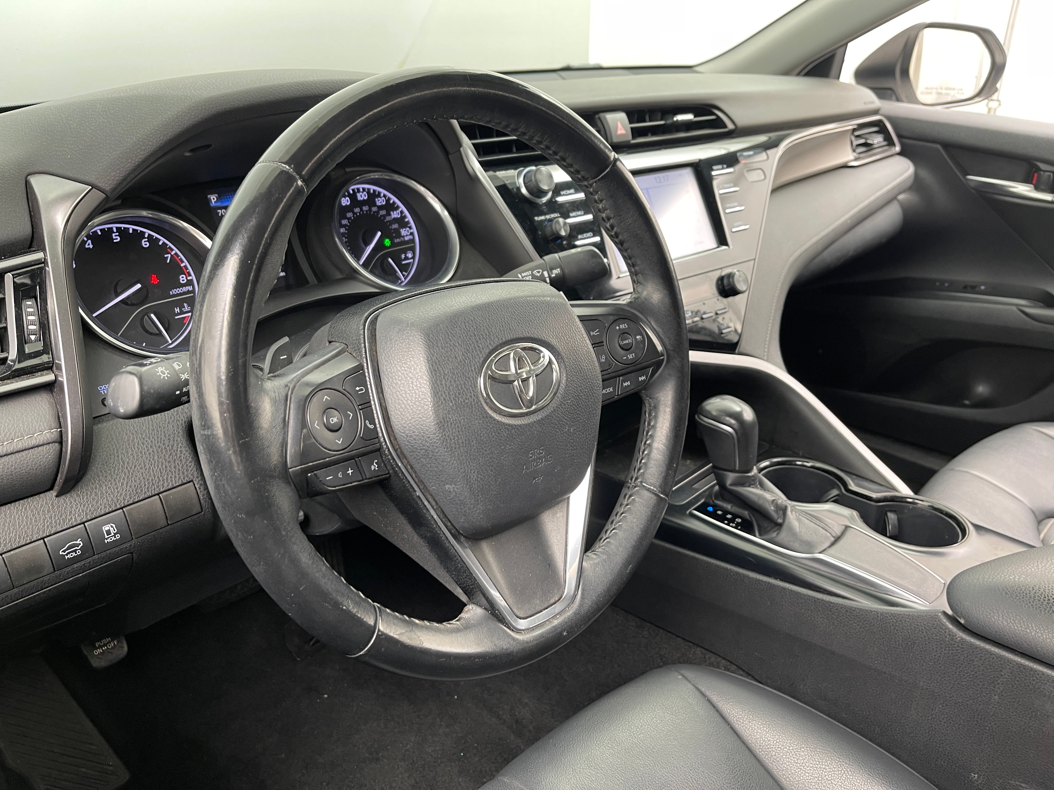 2019 Toyota Camry SE 3