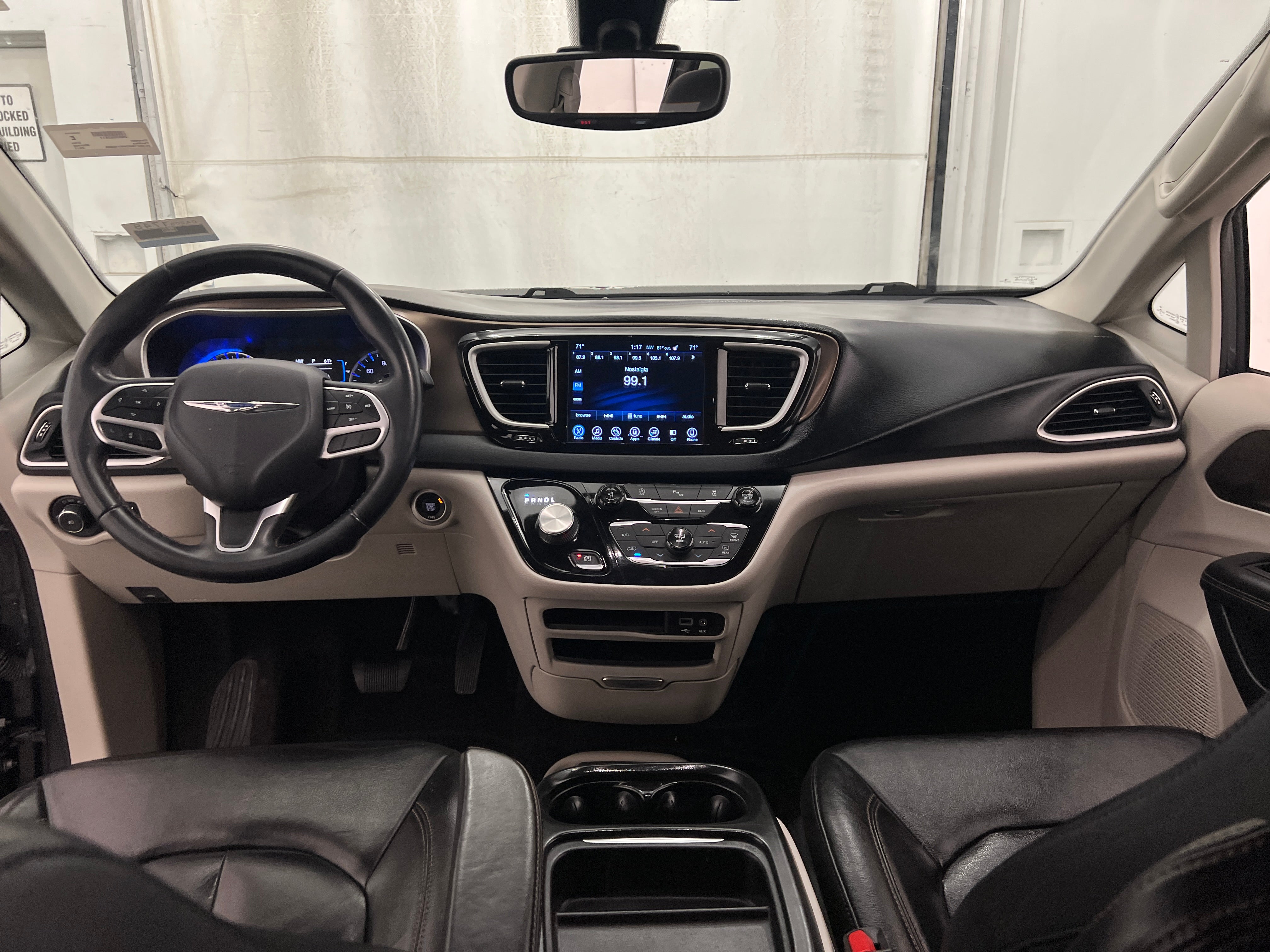 2017 Chrysler Pacifica Touring L 3