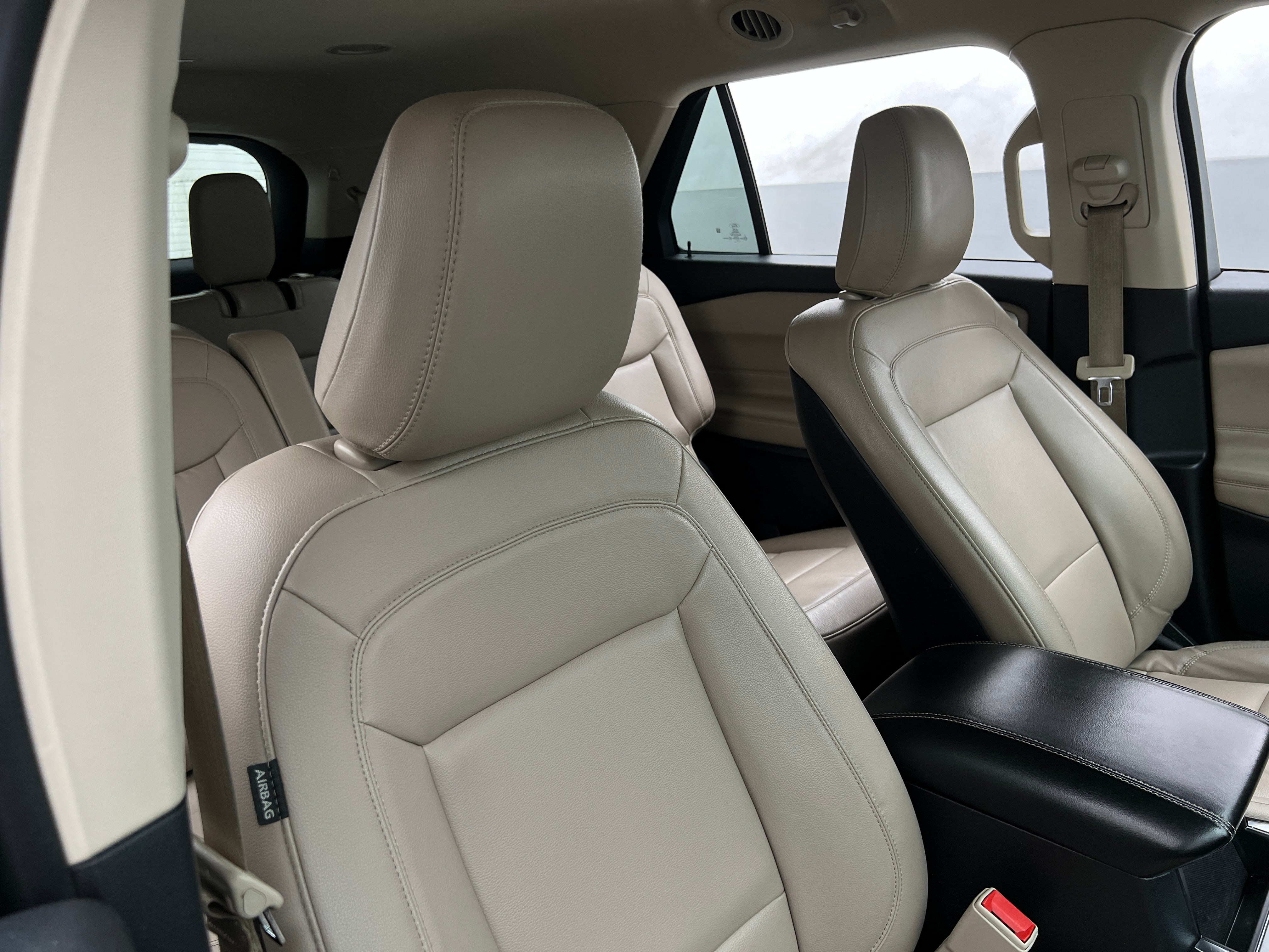 2020 Ford Explorer XLT 2