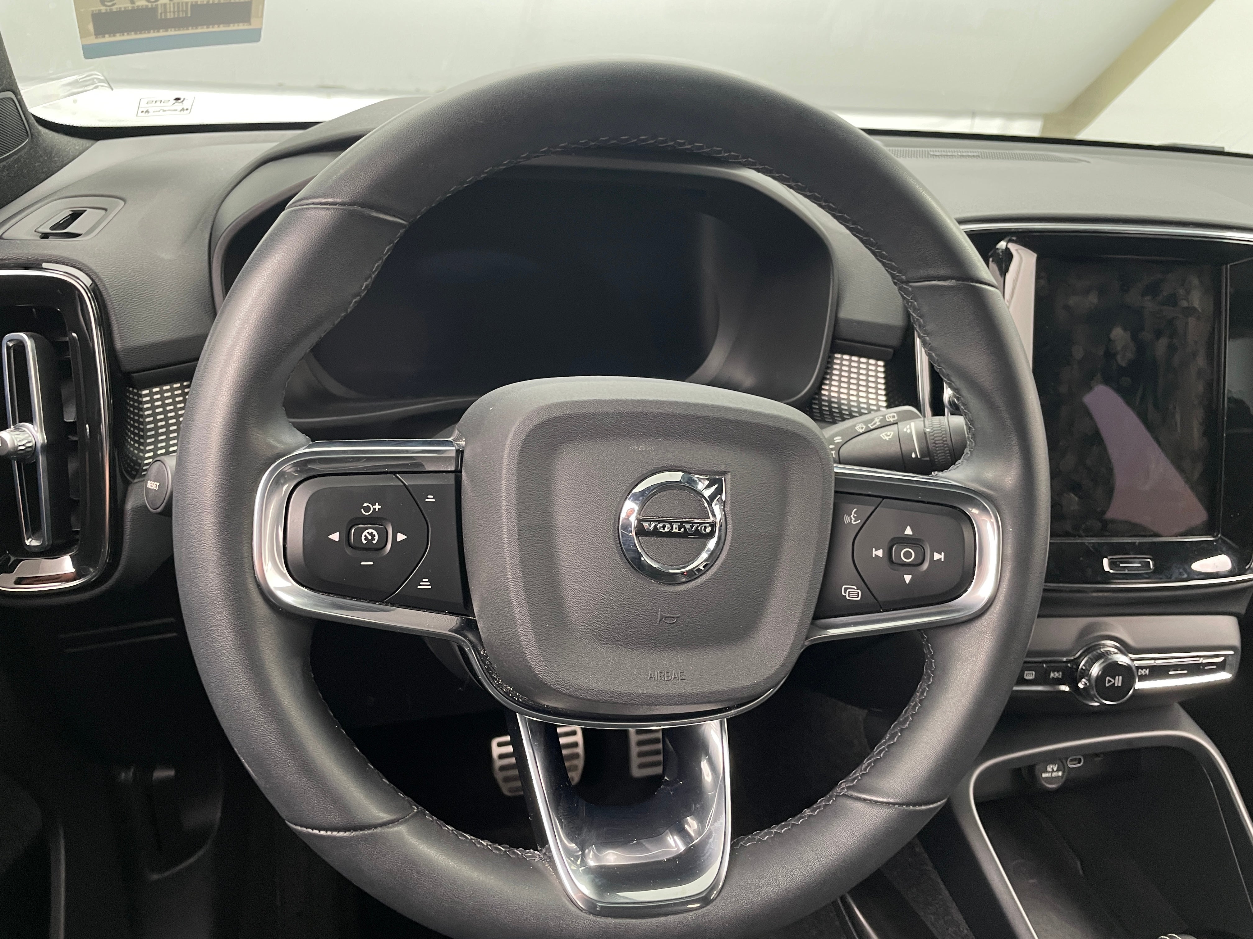 2022 Volvo XC40 Recharge Ultimate 4