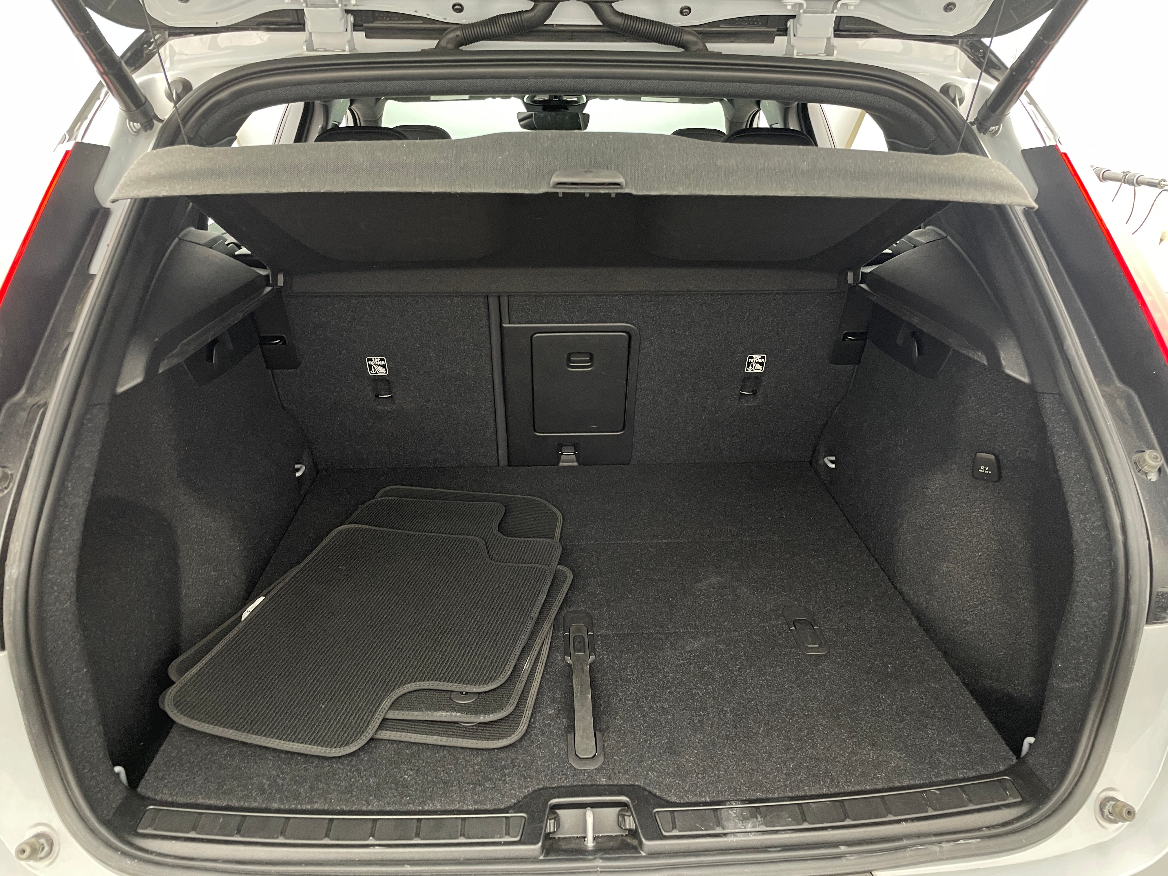 2022 Volvo XC40 Recharge Ultimate 6