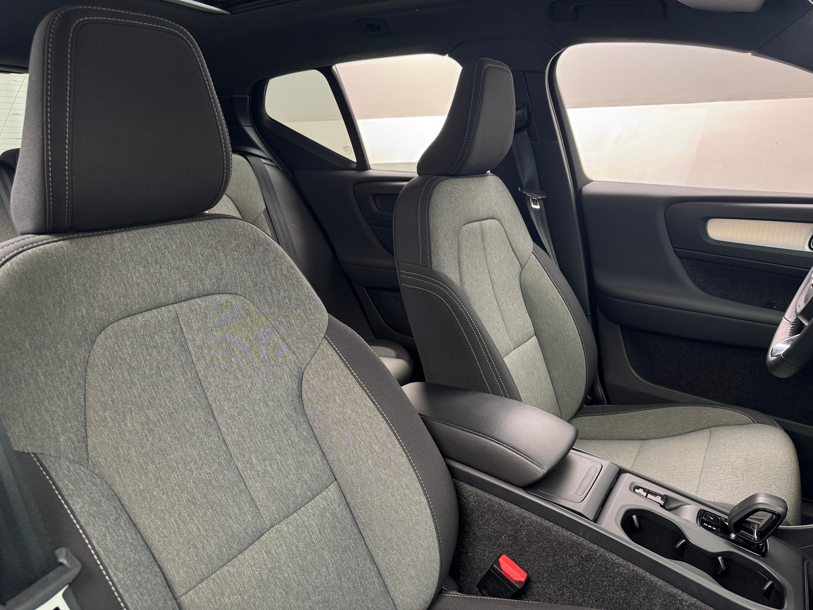 Thumbnail: 2024 Volvo XC40 - 2