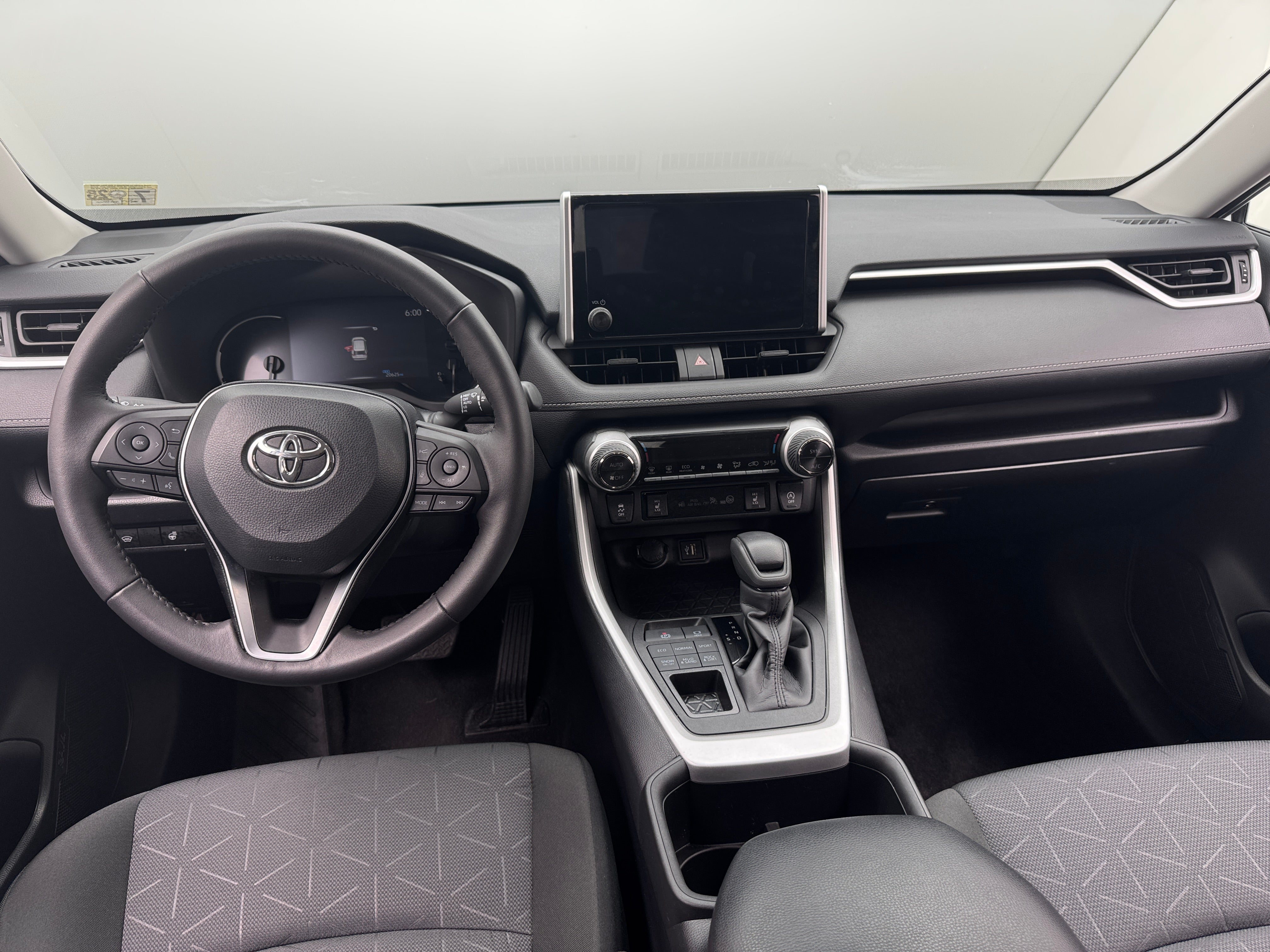 2024 Toyota RAV4 XLE 3