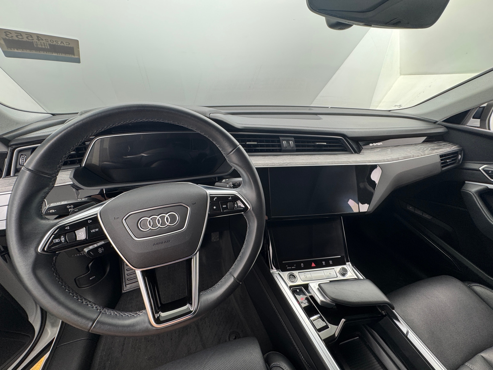Thumbnail: 2022 Audi e-tron S - 3