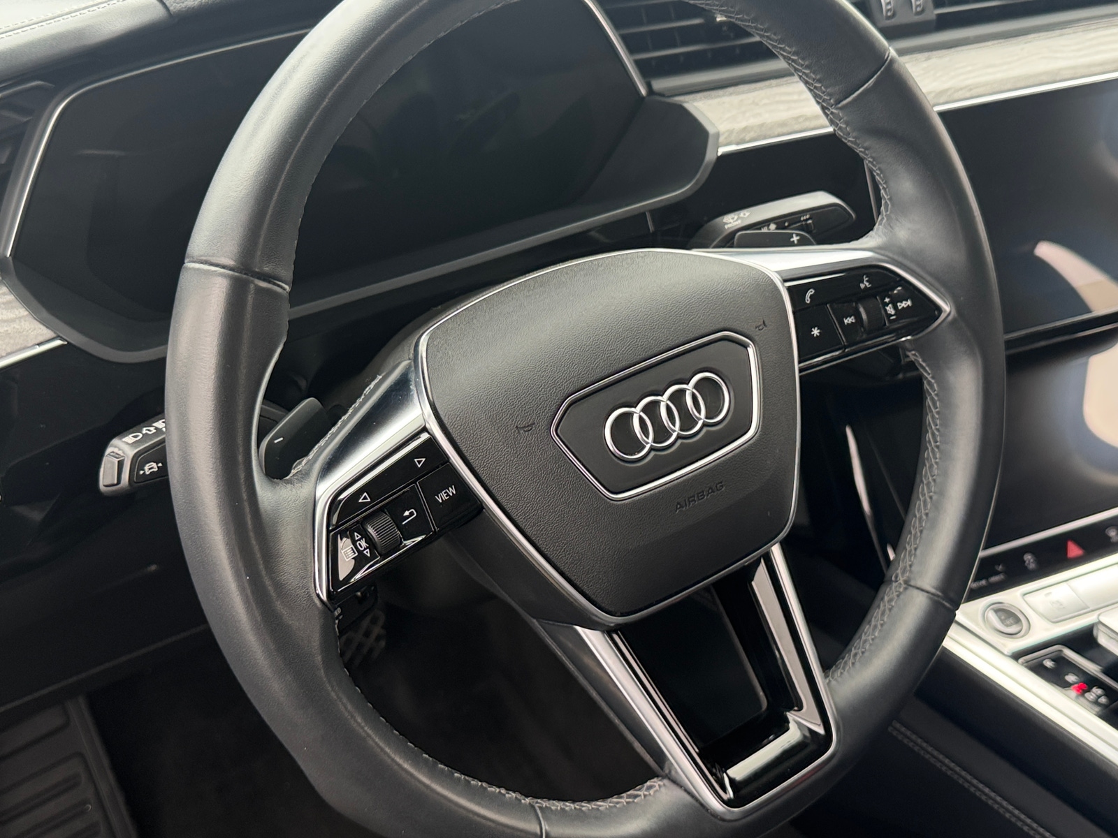 Thumbnail: 2022 Audi e-tron S - 5