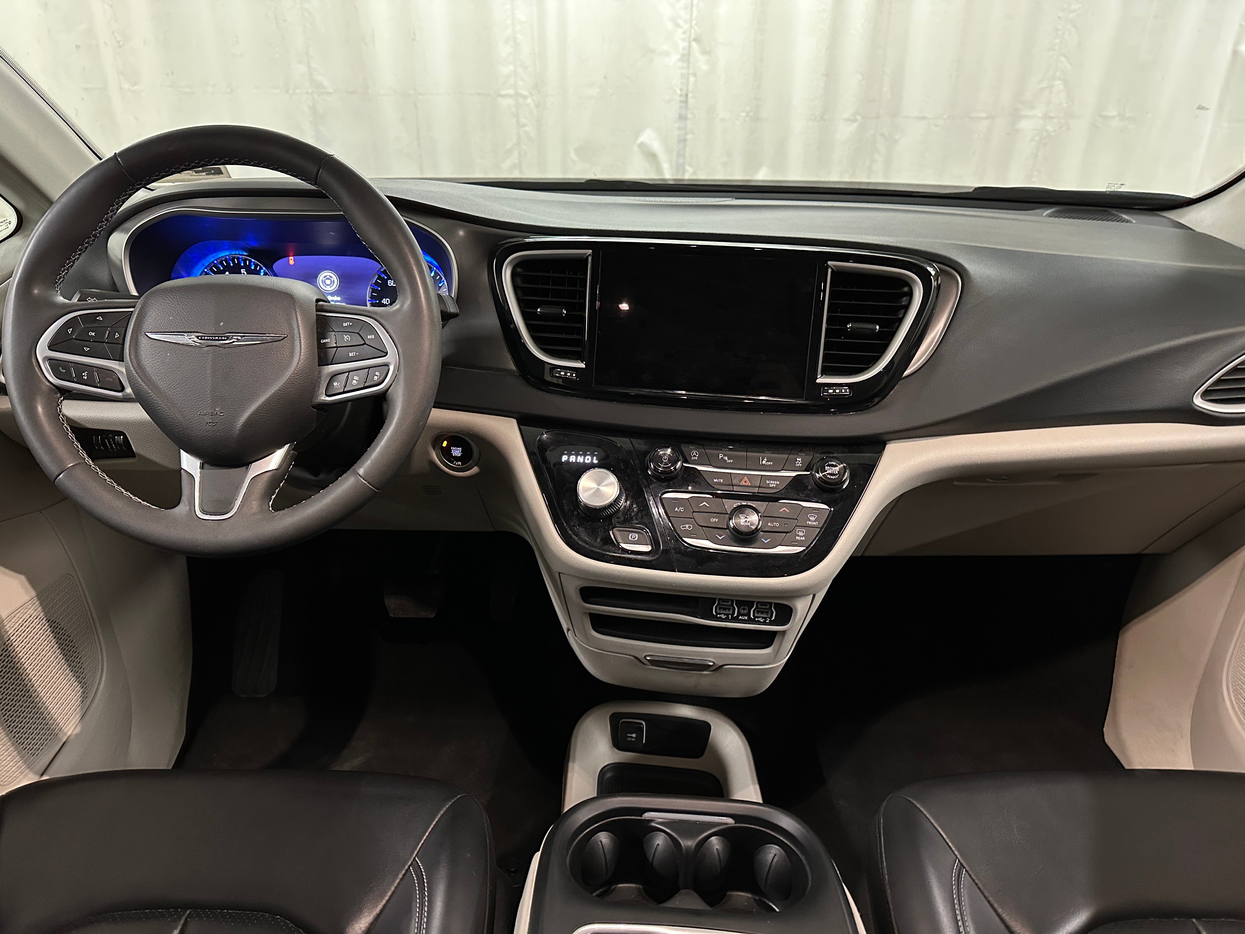 2023 Chrysler Pacifica Touring L 2